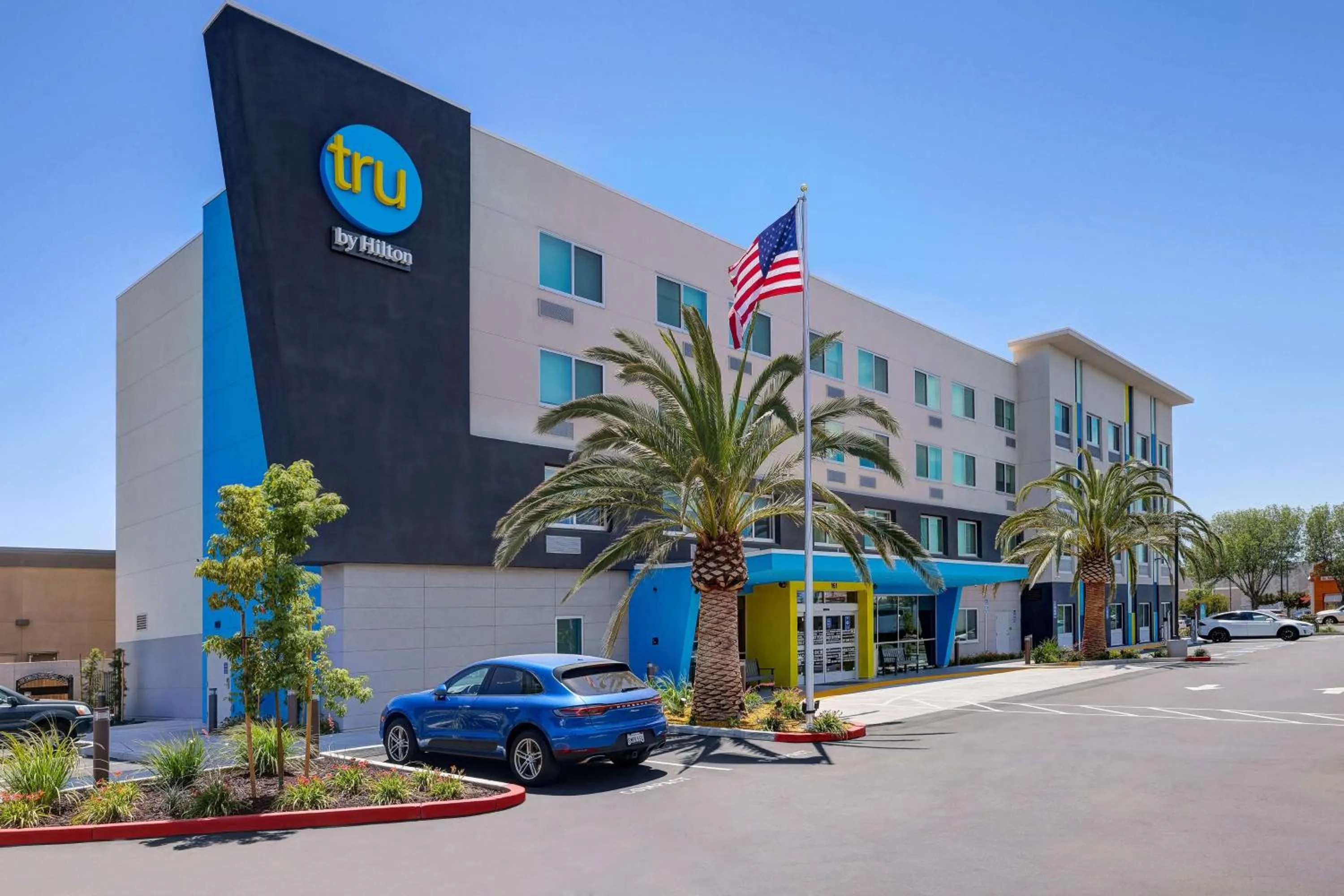 Property building in Tru By Hilton Lathrop