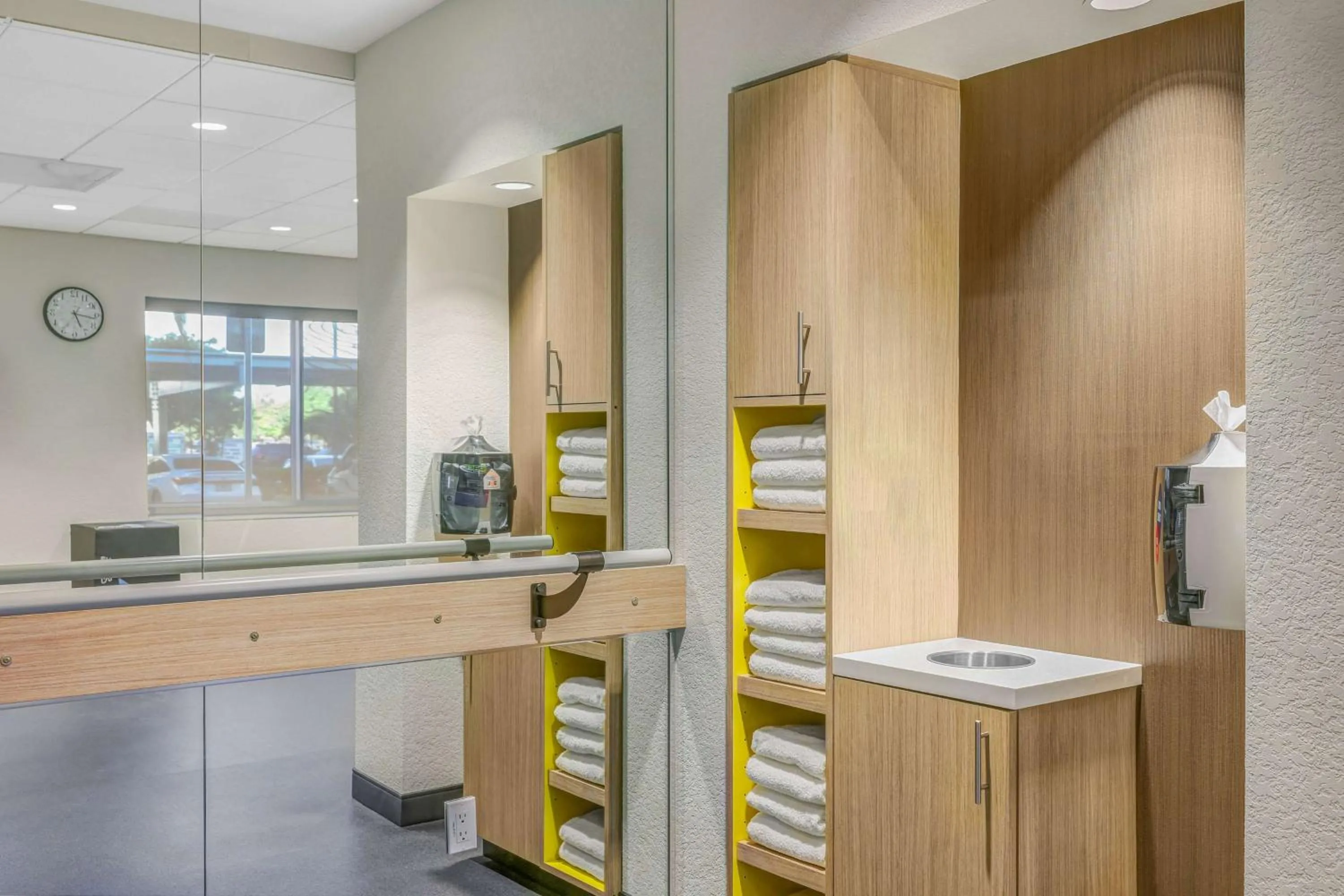 Fitness centre/facilities in Tru By Hilton Lathrop