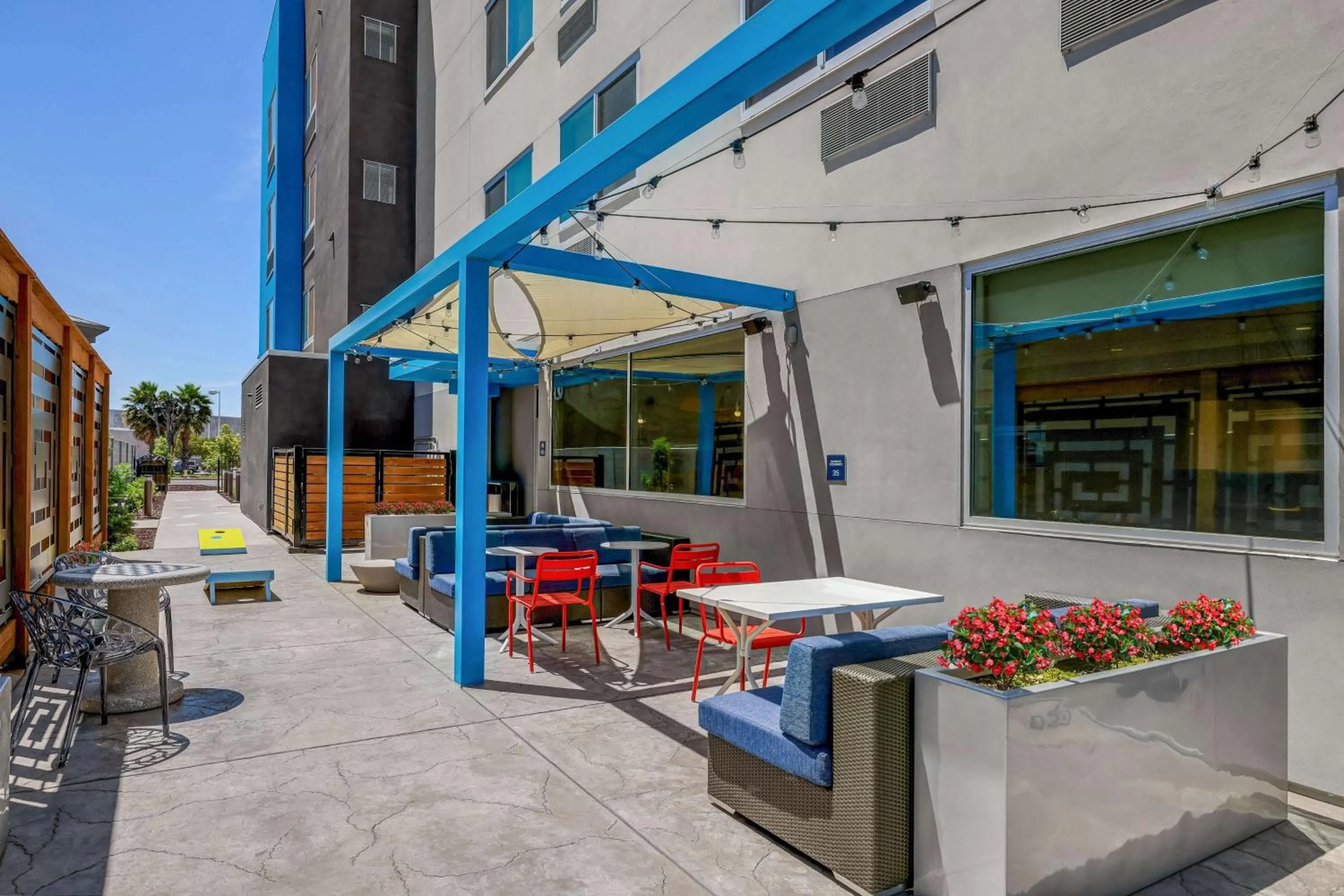 Property building in Tru By Hilton Lathrop