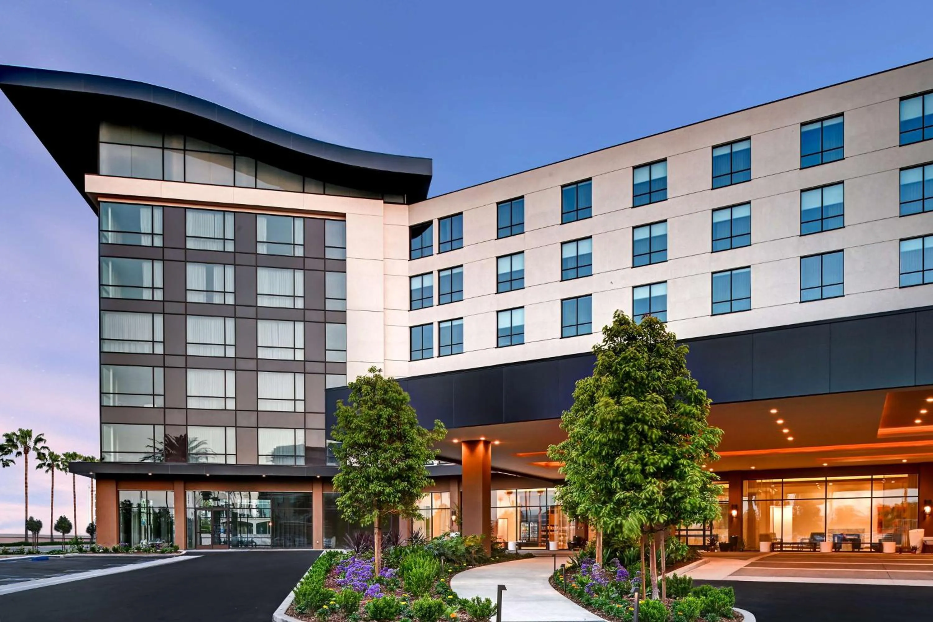 Property building in Hilton Garden Inn Anaheim Resort