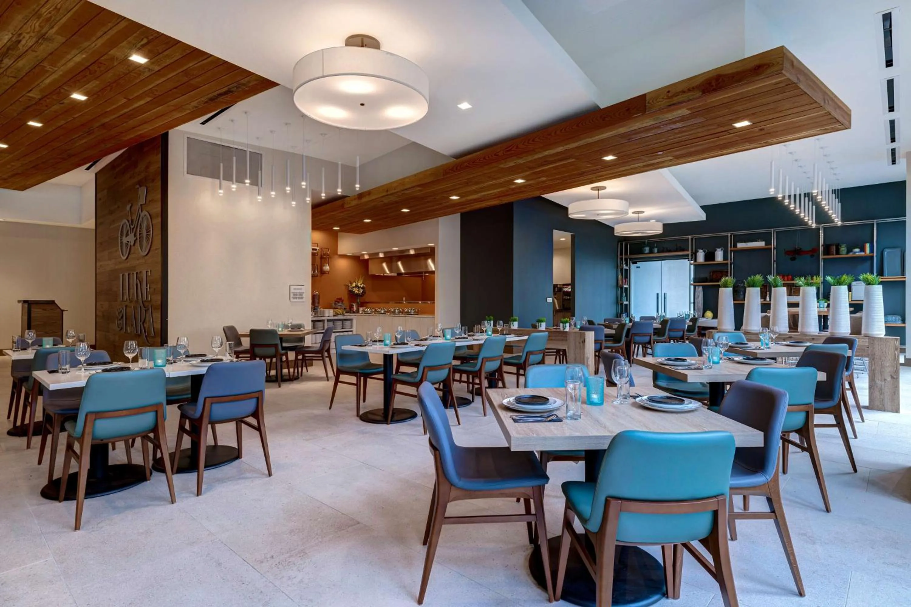 Restaurant/places to eat in Hilton Garden Inn Anaheim Resort