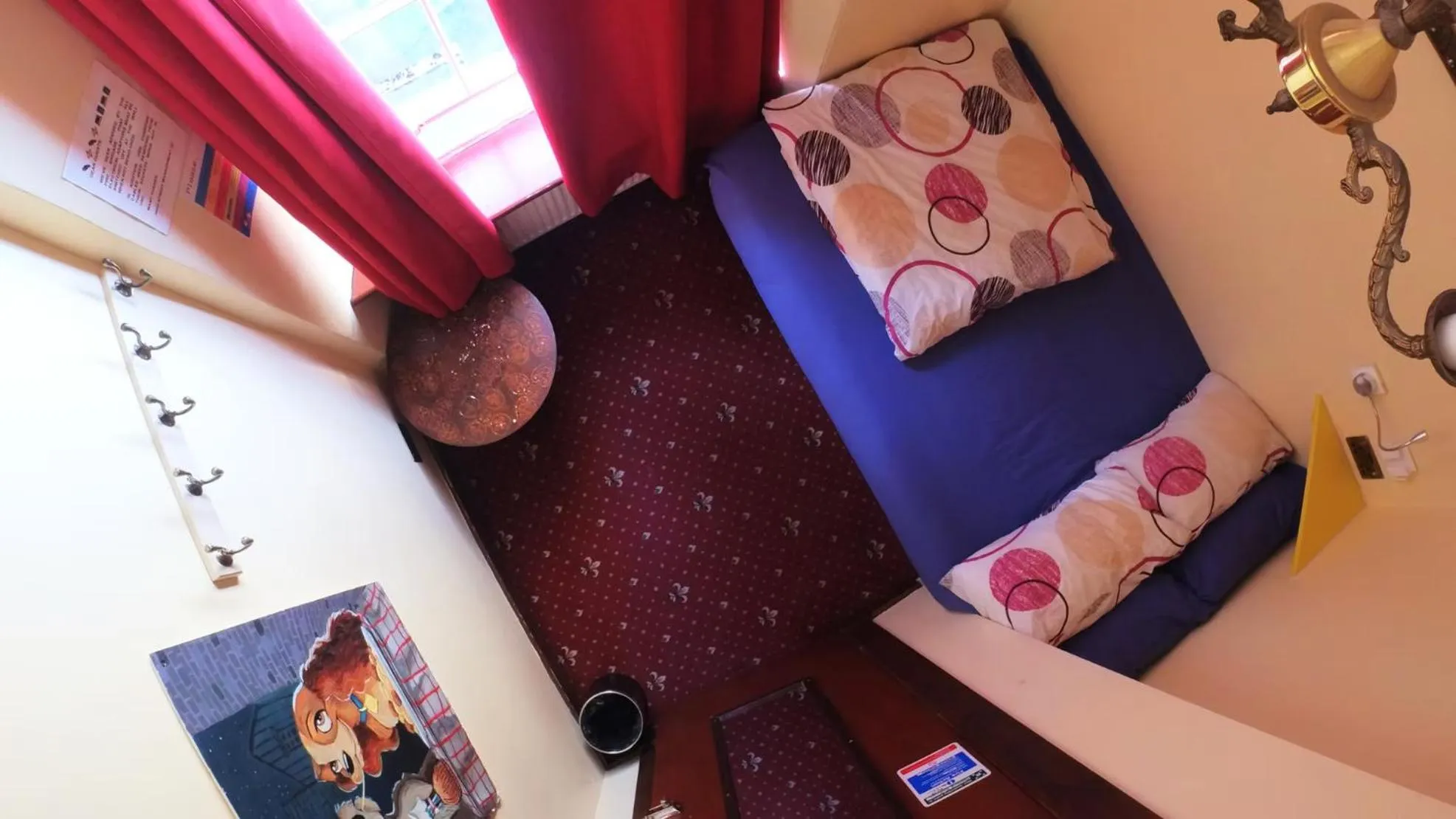 Bed in High Street Hostel - Over 18s Only, Backpackers Atmosphere