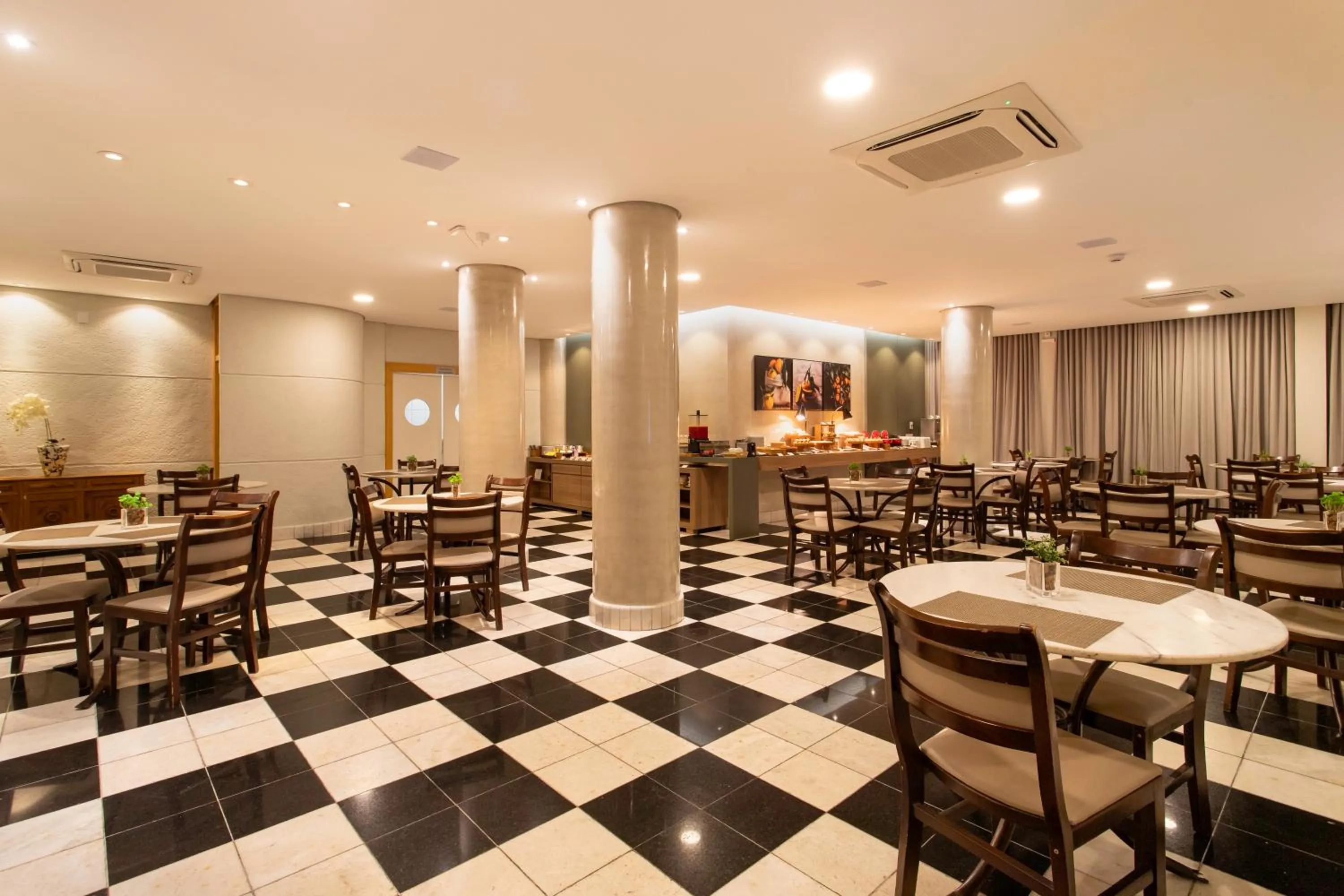 Restaurant/places to eat in Suntory Hotel