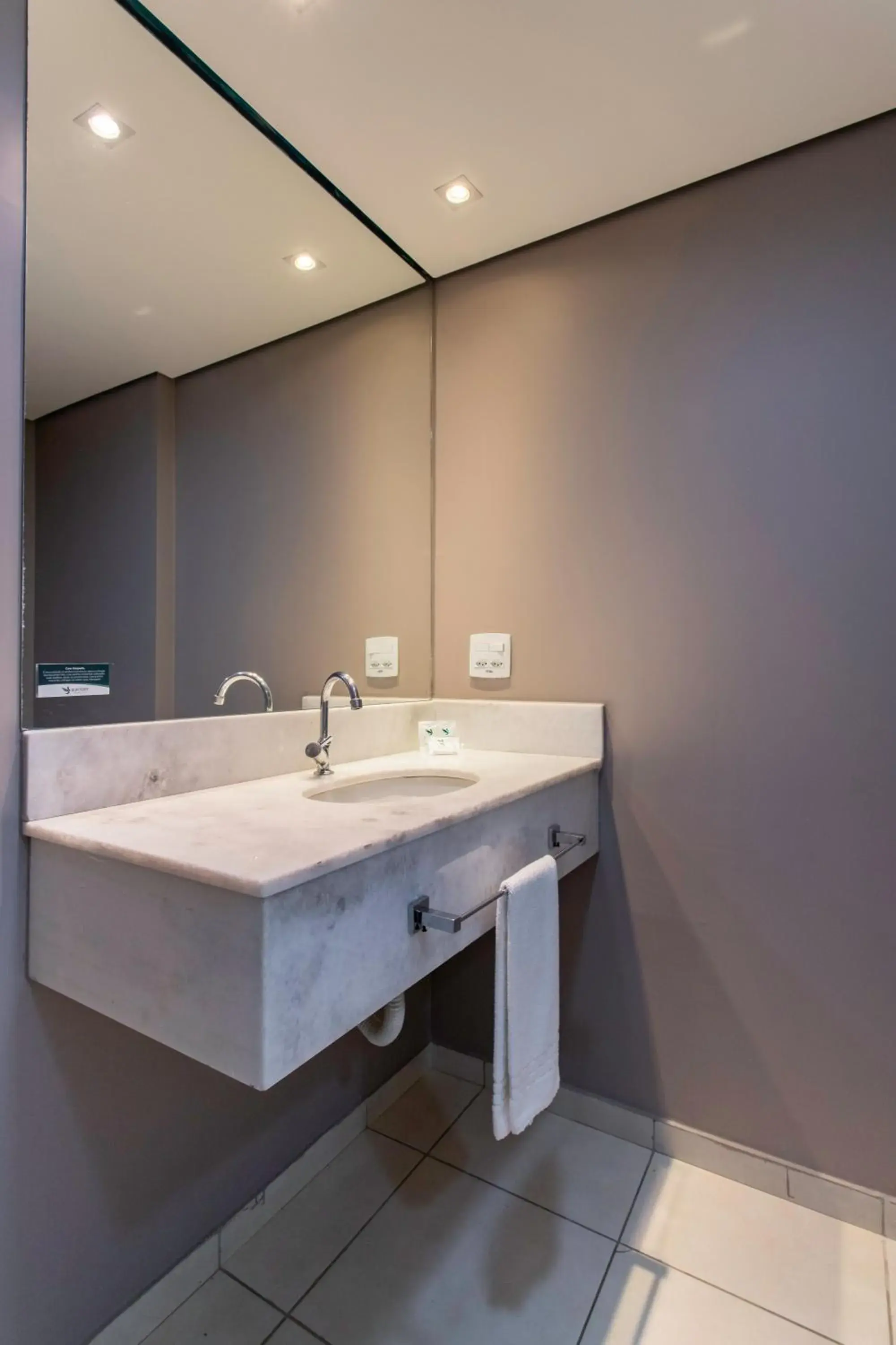 King Room - single occupancy in Suntory Hotel King Room - single occupancy in Suntory Hotel