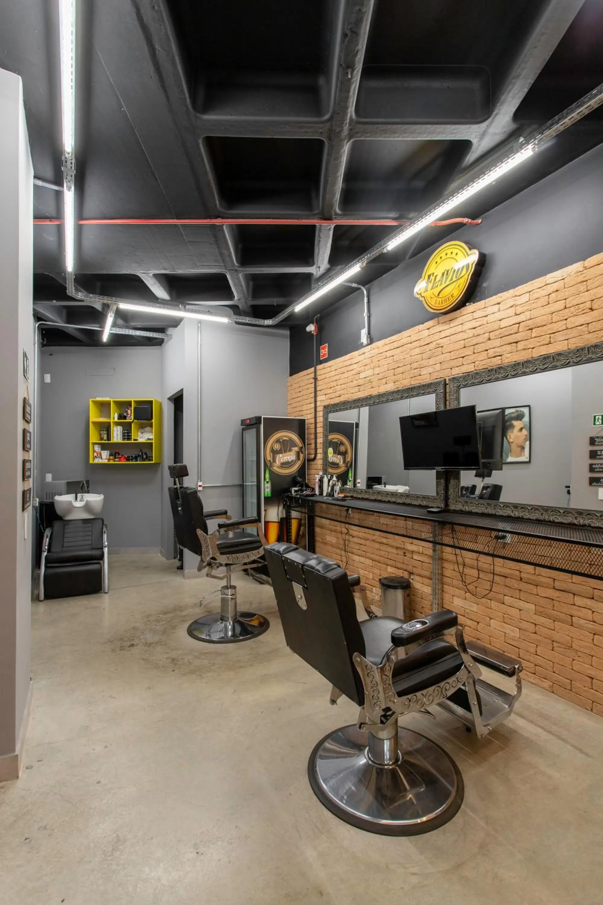 hair dresser in Suntory Hotel