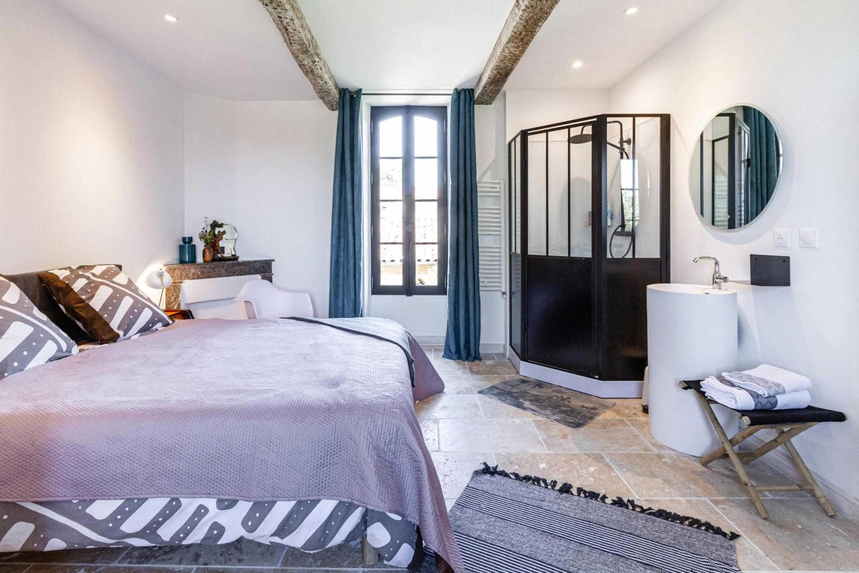 Photo of the whole room, Bed in B&B du Couvent, vue château