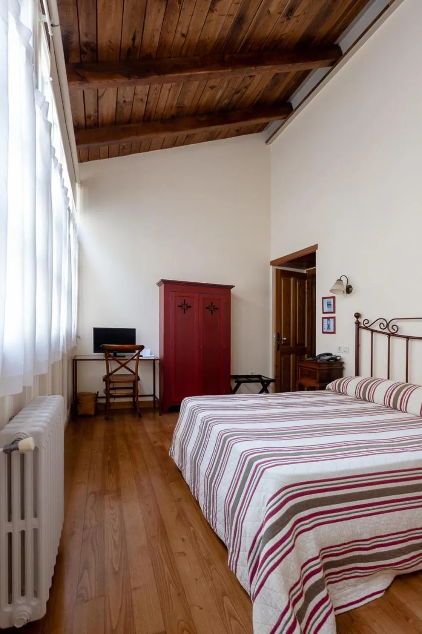 Photo of the whole room in Casa Soto