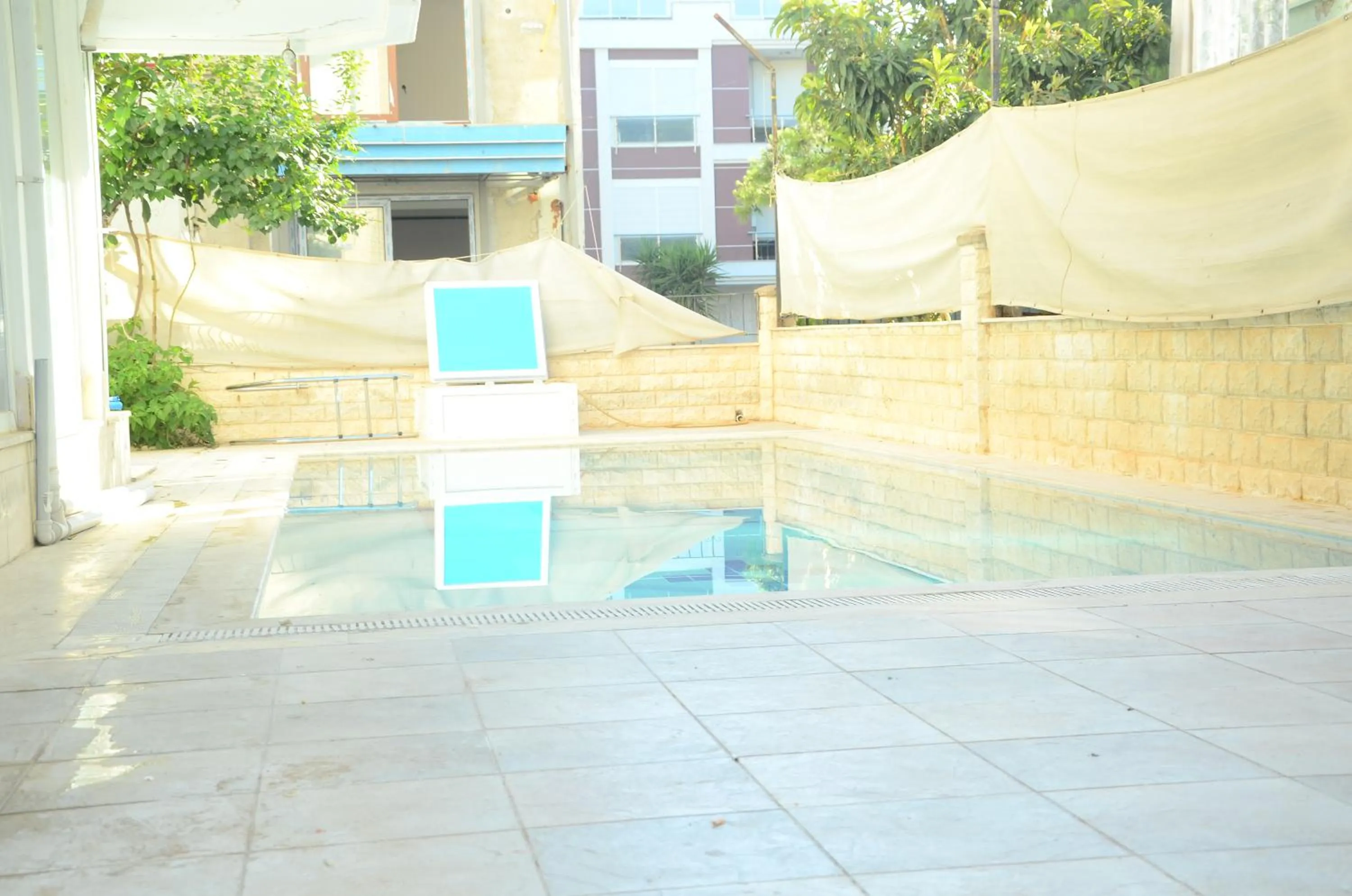 Swimming pool in Vienna Apart Otel