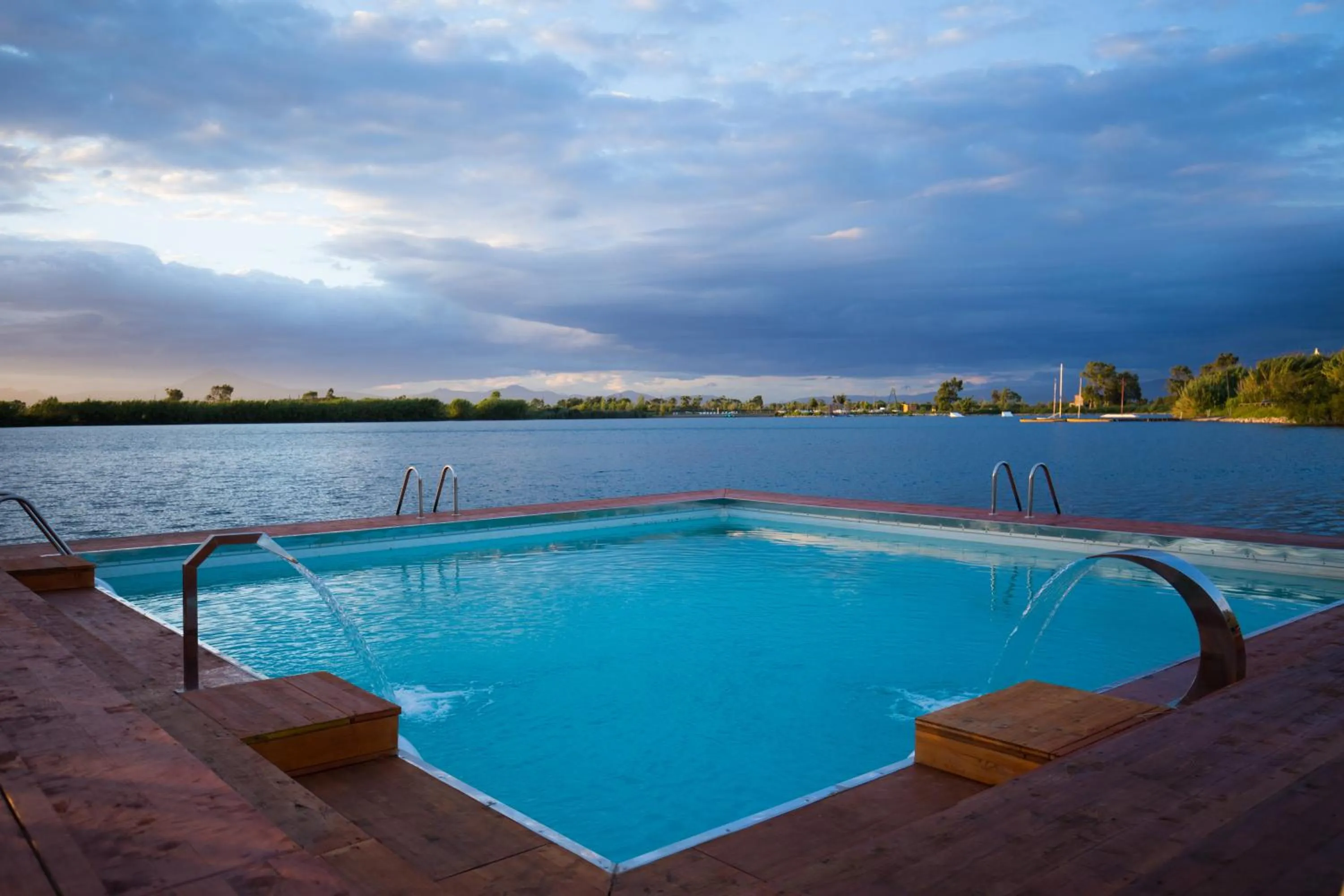 Hot Tub in Nabi Resort Glamping & SPA