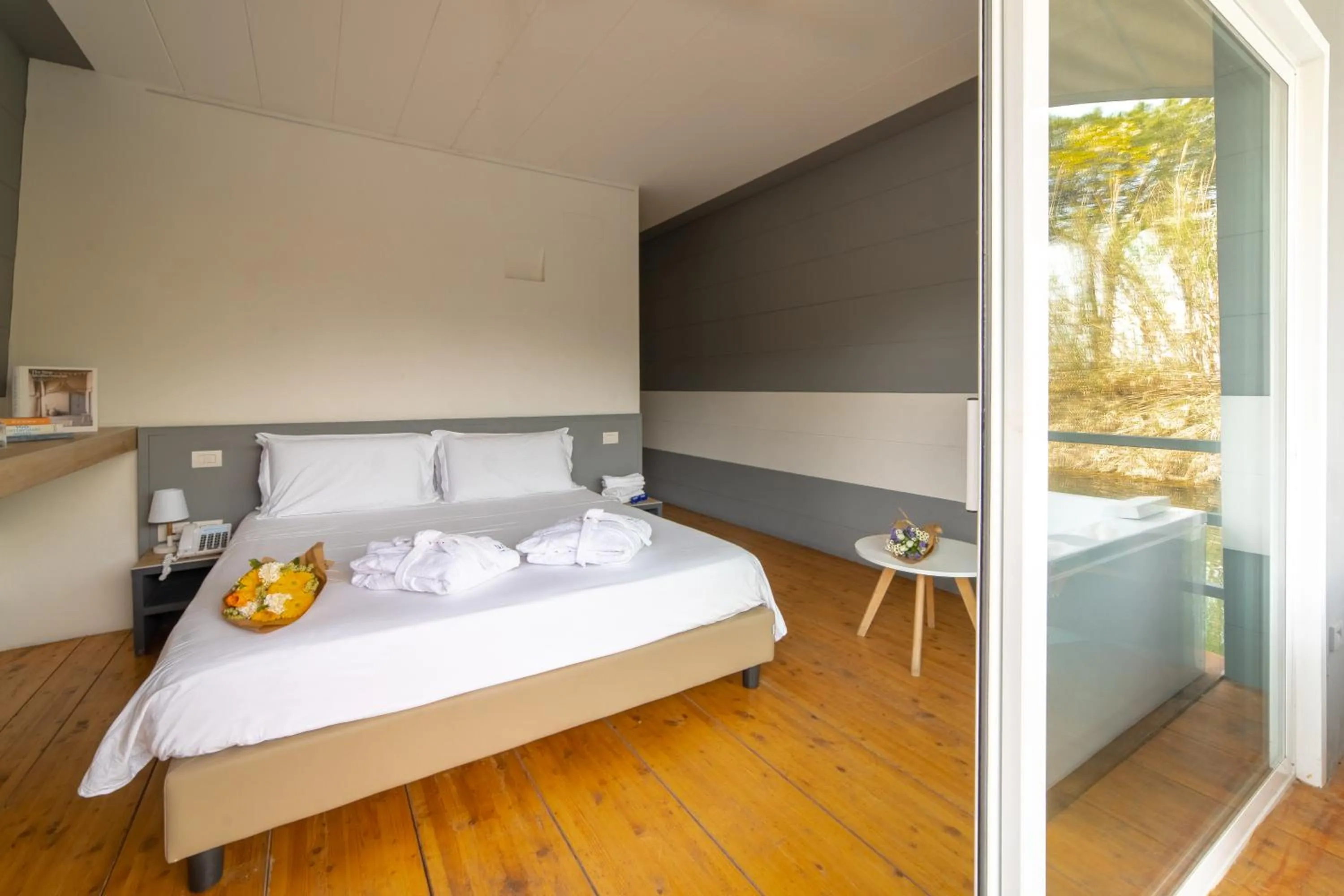 View (from property/room), Bed in Nabi Resort Glamping & SPA