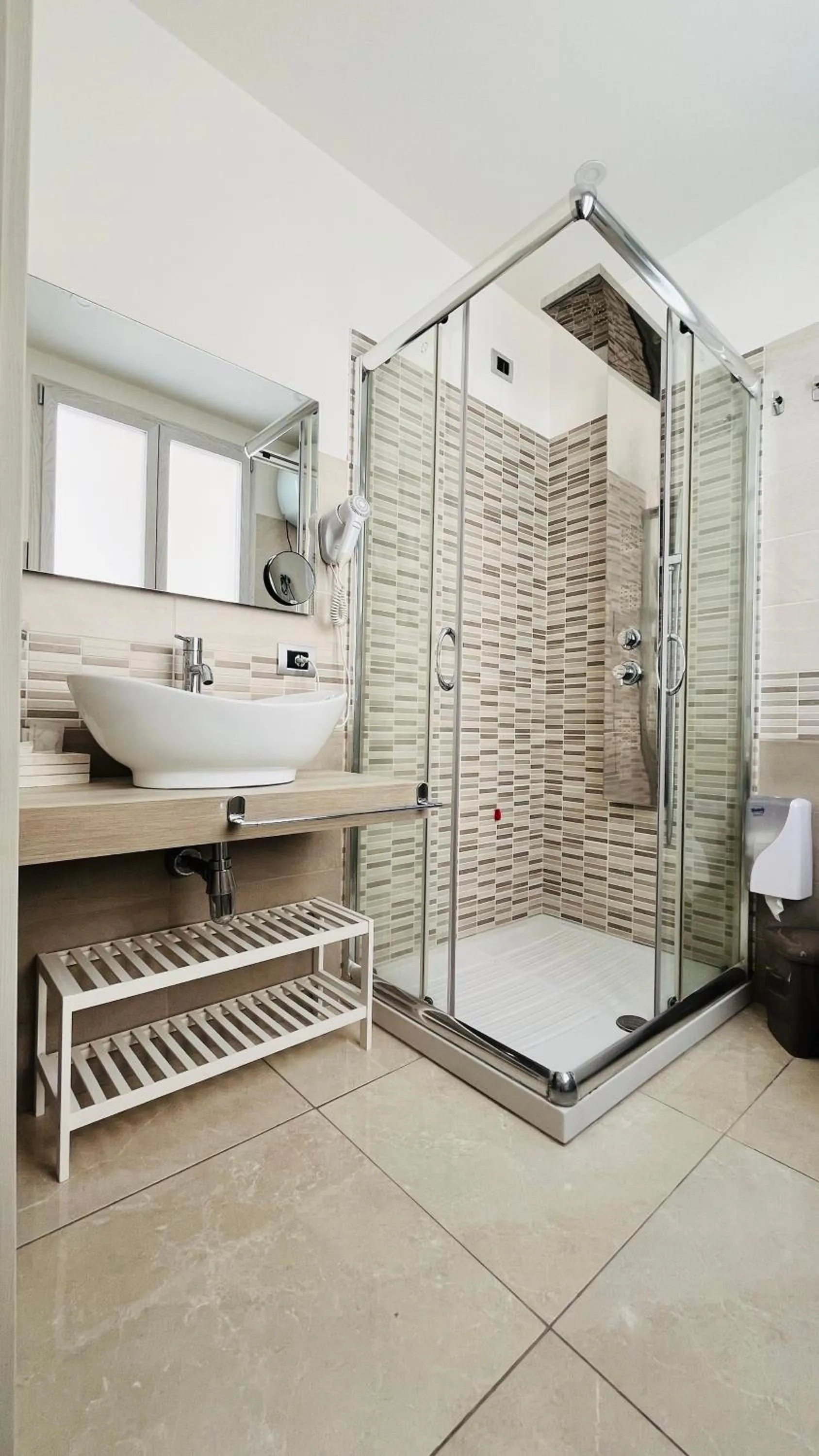 Shower, Bed in La Meridiana - centro storico di Pizzo