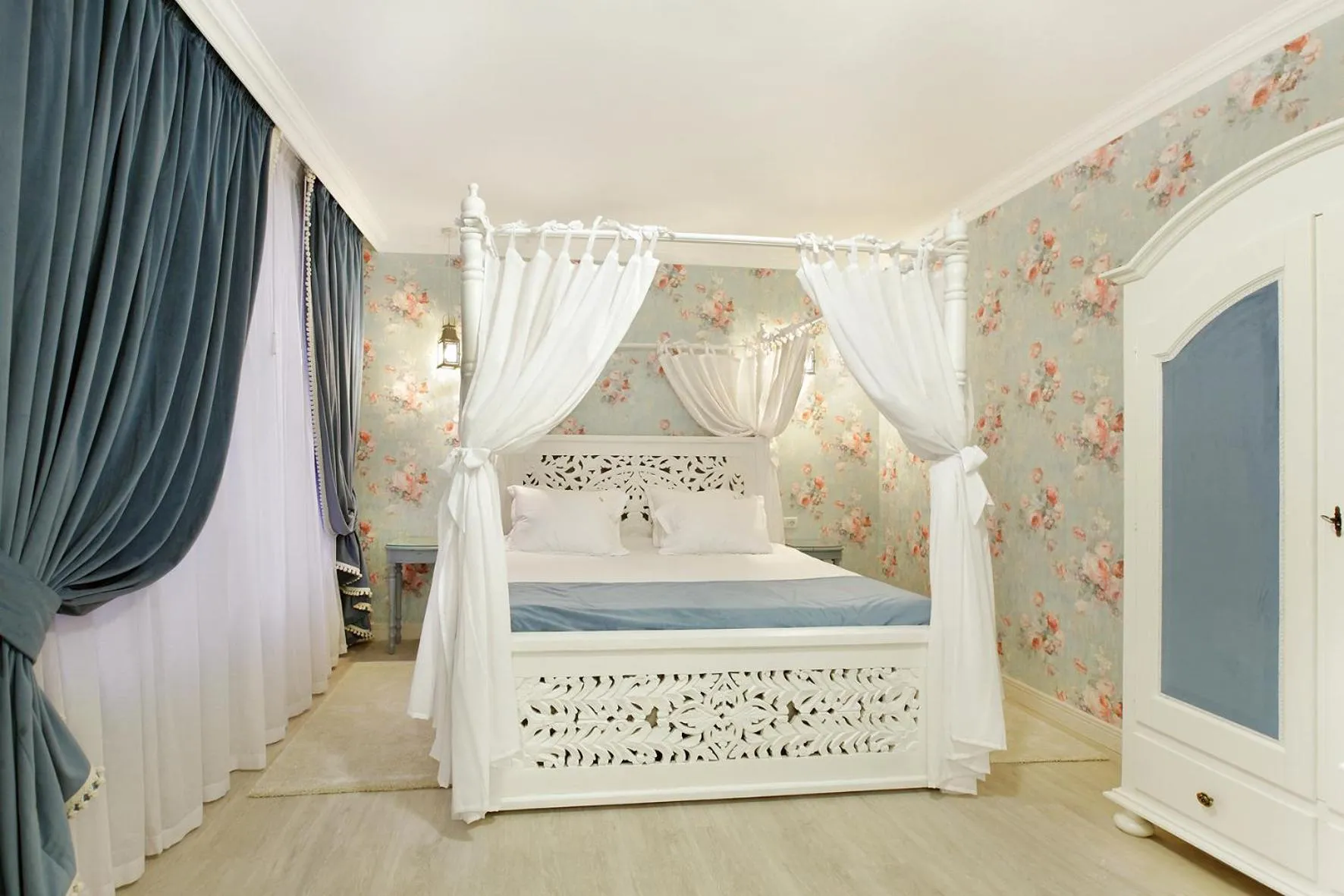 Photo of the whole room, Bed in Excelsior Boutique Hotel Sinaia
