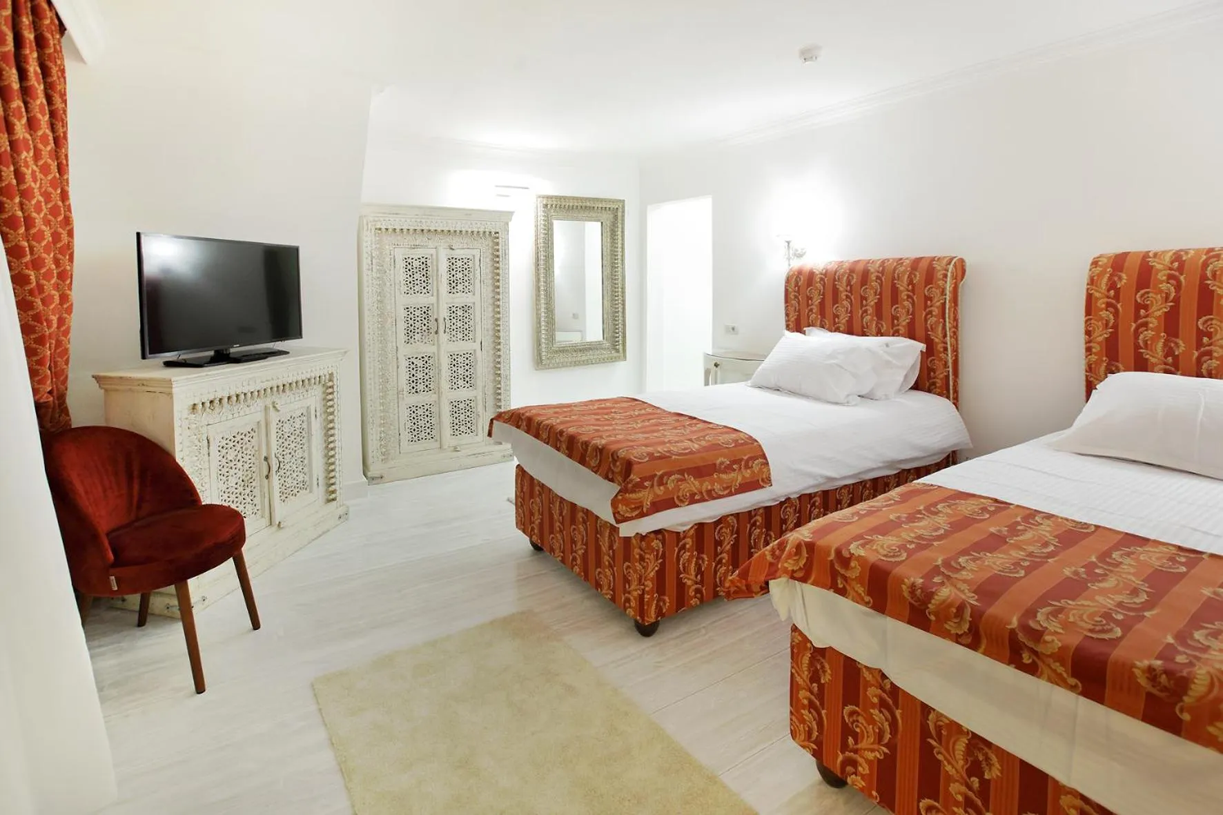 Photo of the whole room, Bed in Excelsior Boutique Hotel Sinaia