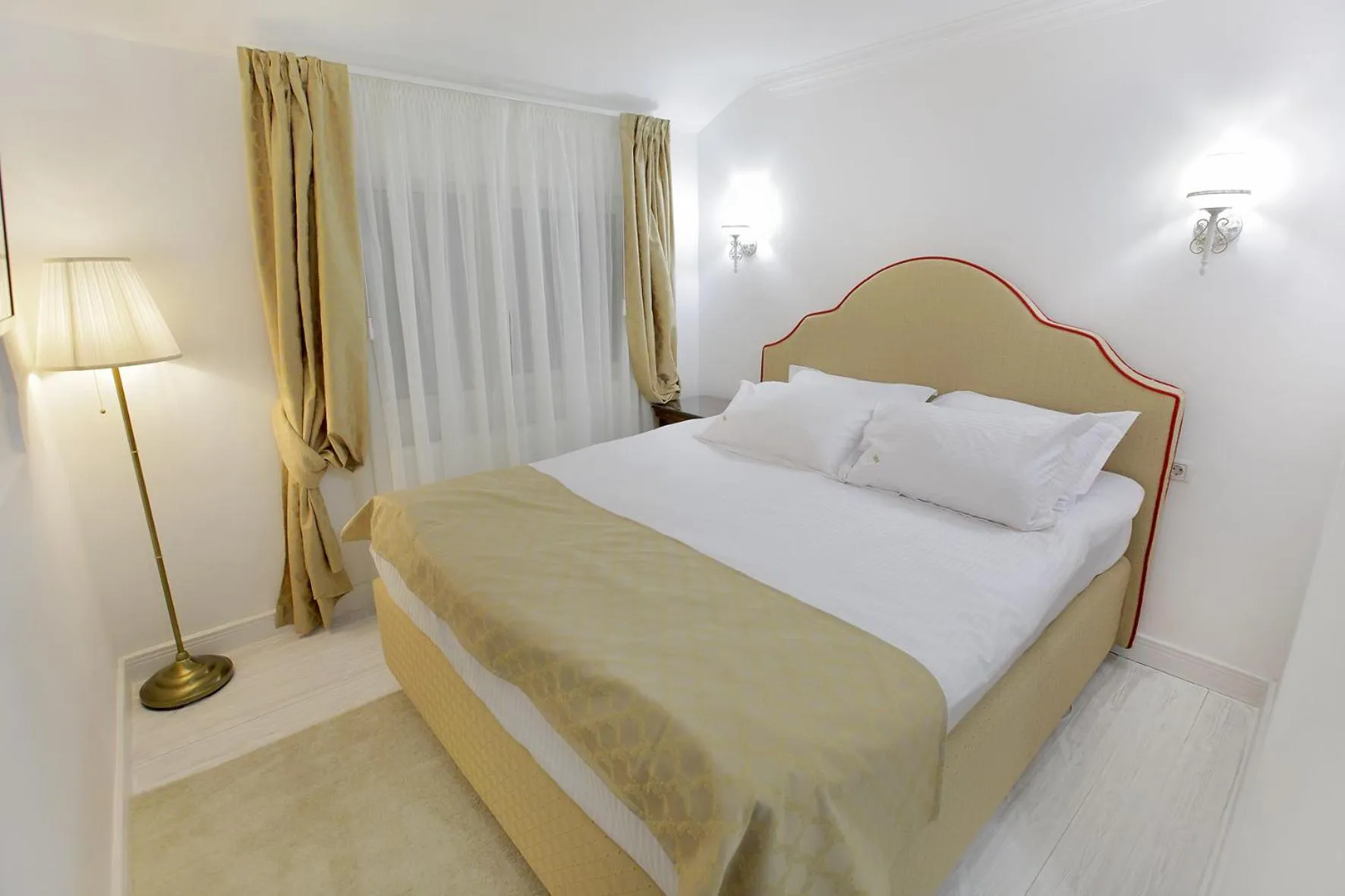 Photo of the whole room, Bed in Excelsior Boutique Hotel Sinaia