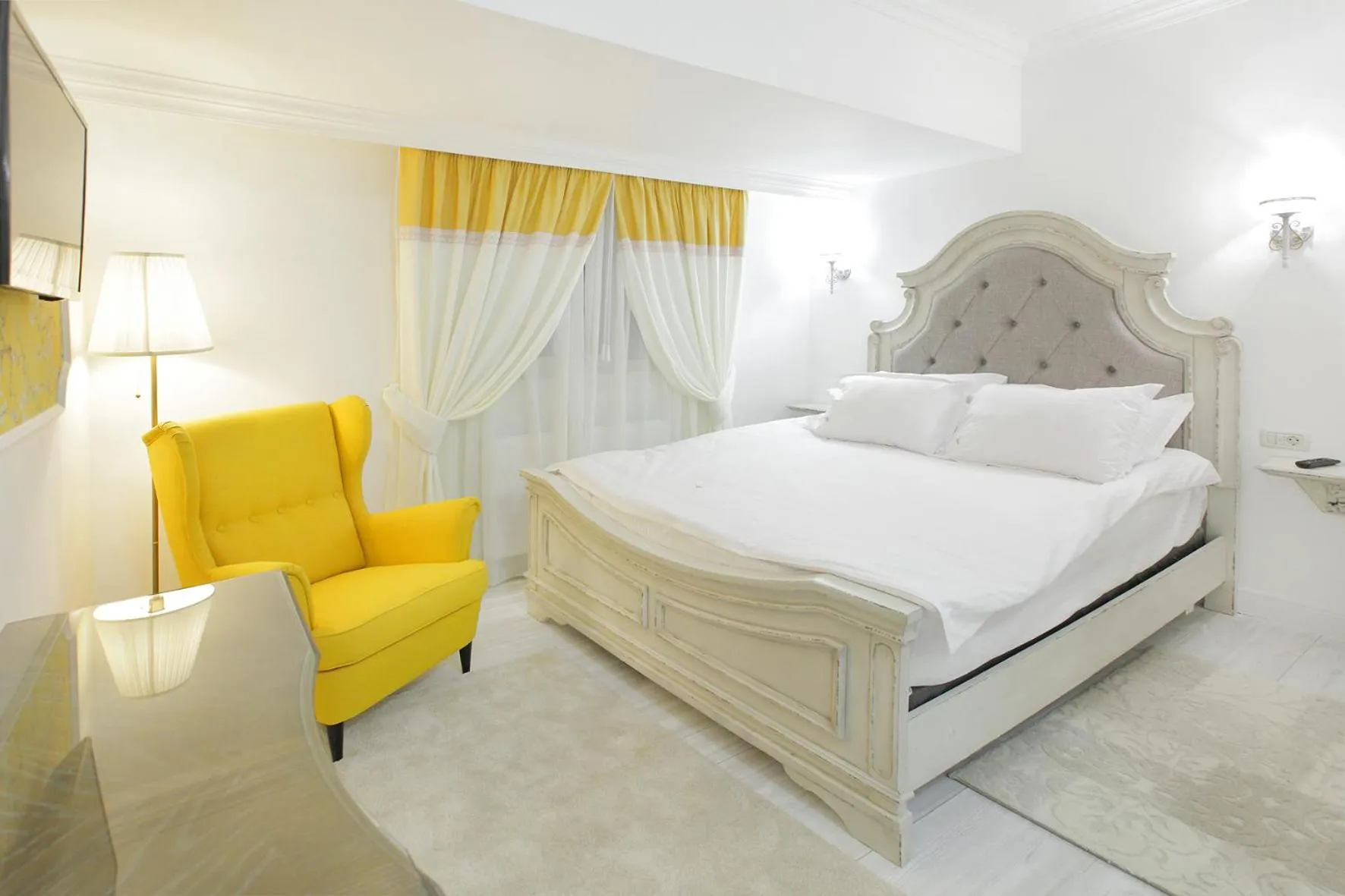 Photo of the whole room, Bed in Excelsior Boutique Hotel Sinaia