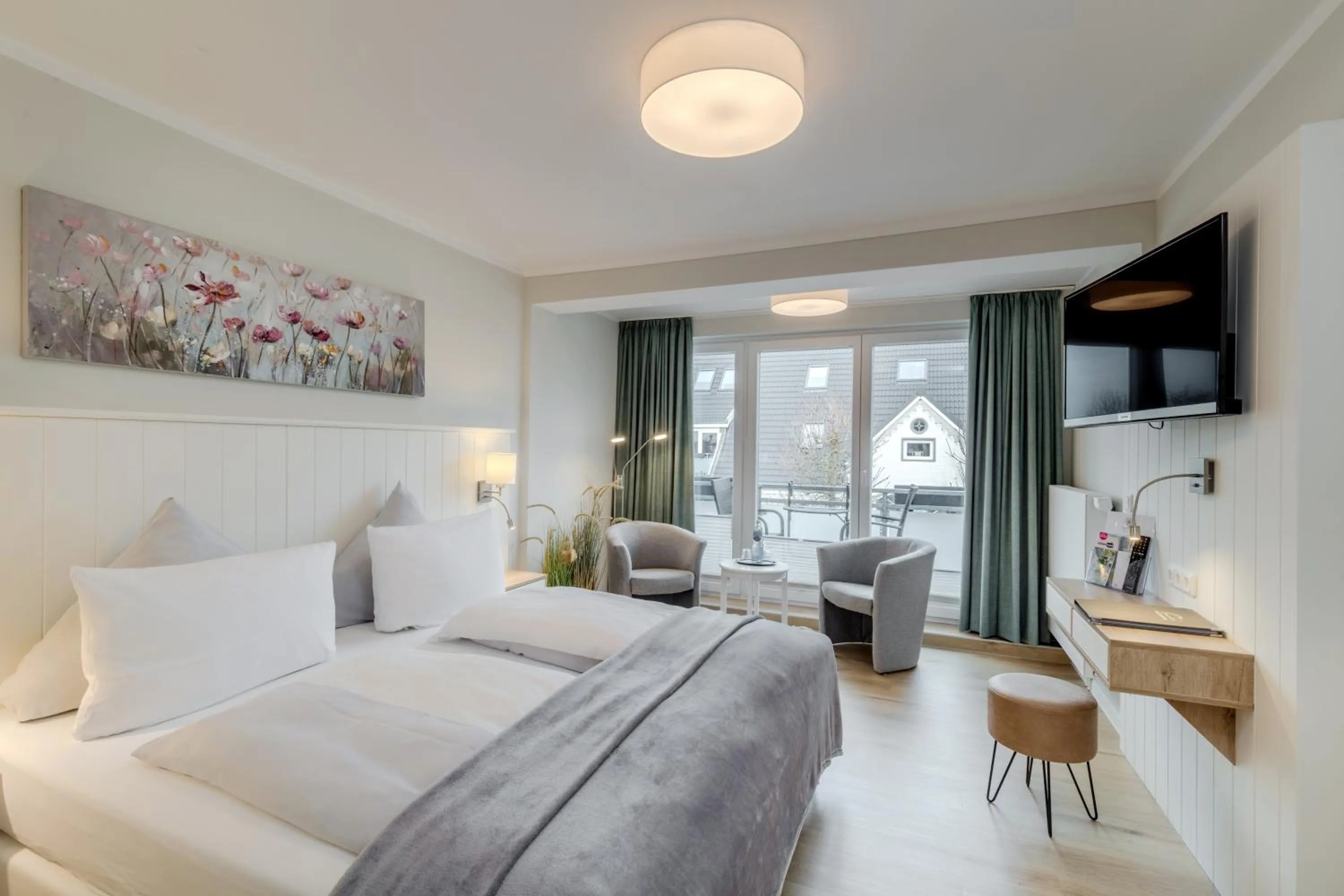 Photo of the whole room, Bed in HofHotel Krähenberg