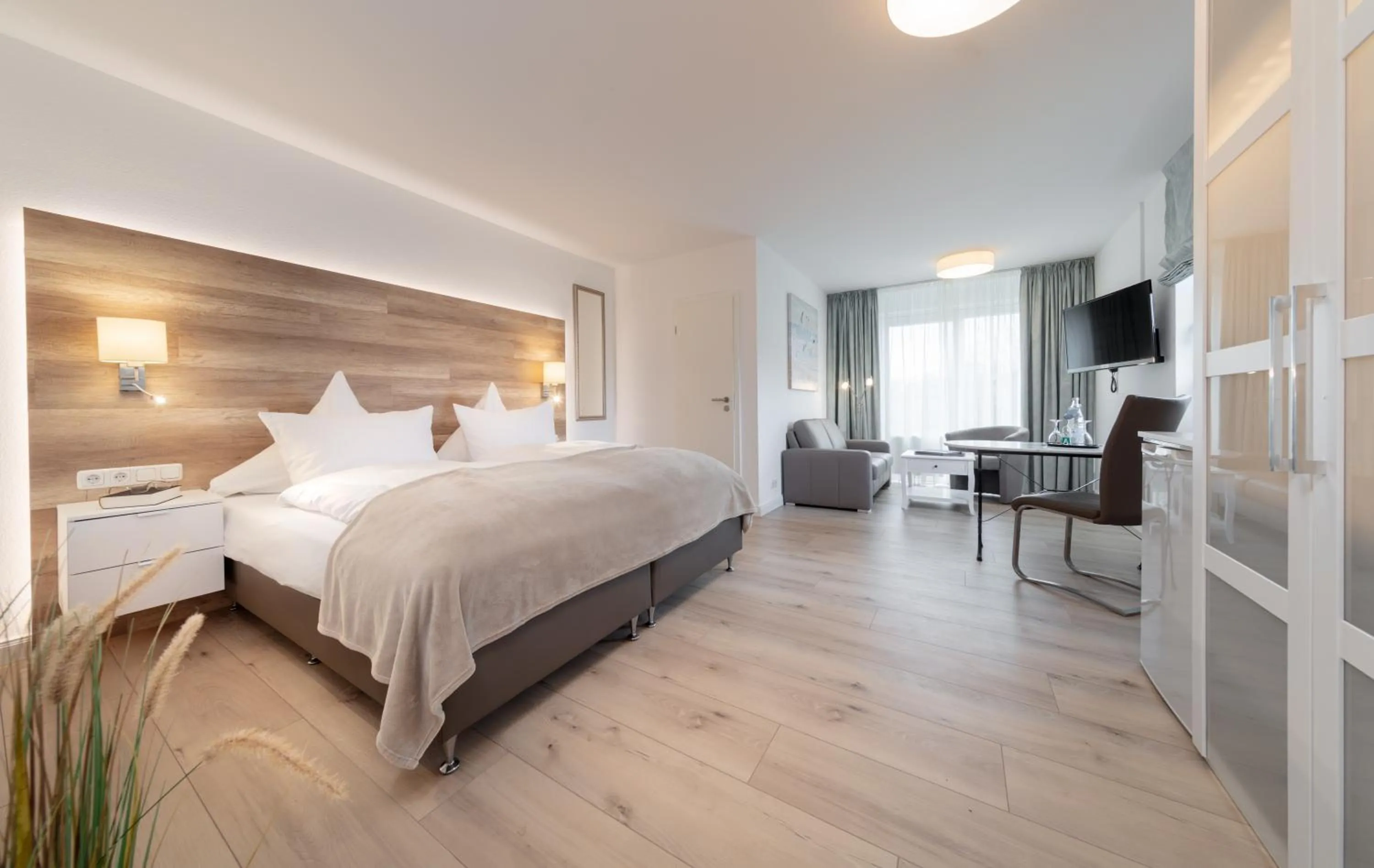 Photo of the whole room, Bed in HofHotel Krähenberg