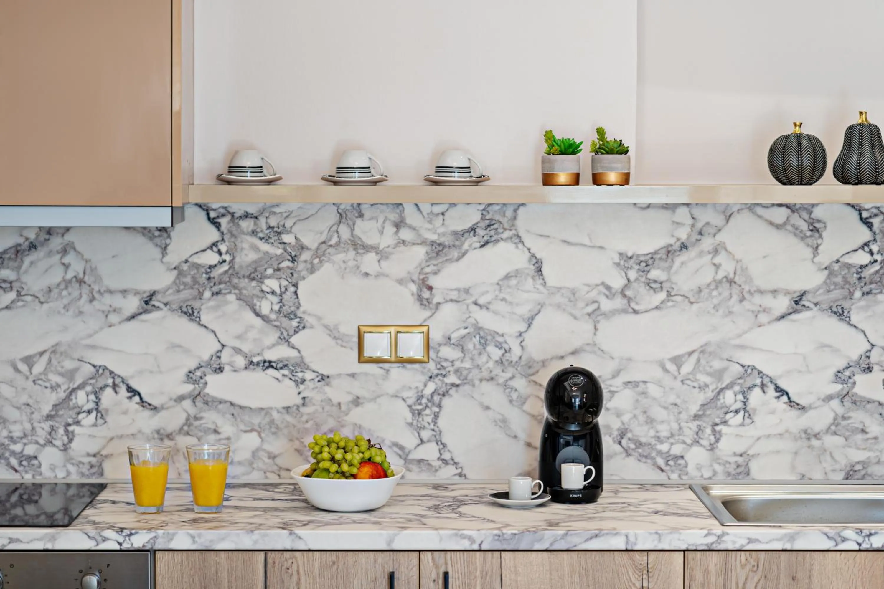 Coffee/tea facilities in Erotokritos City Luxury Suites