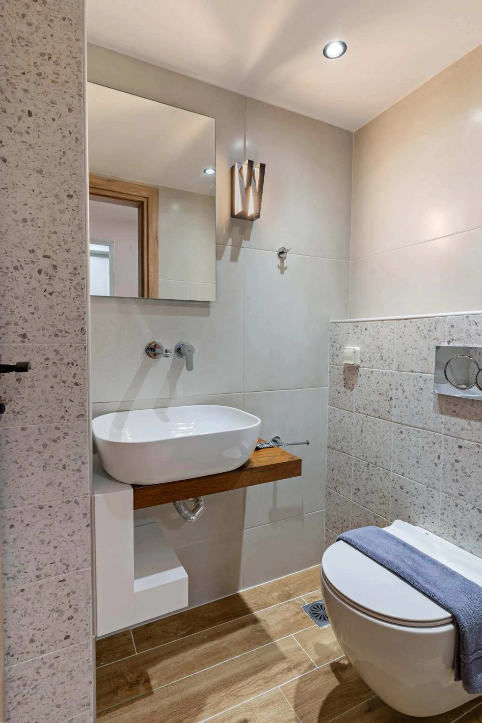 Toilet in Erotokritos City Luxury Suites