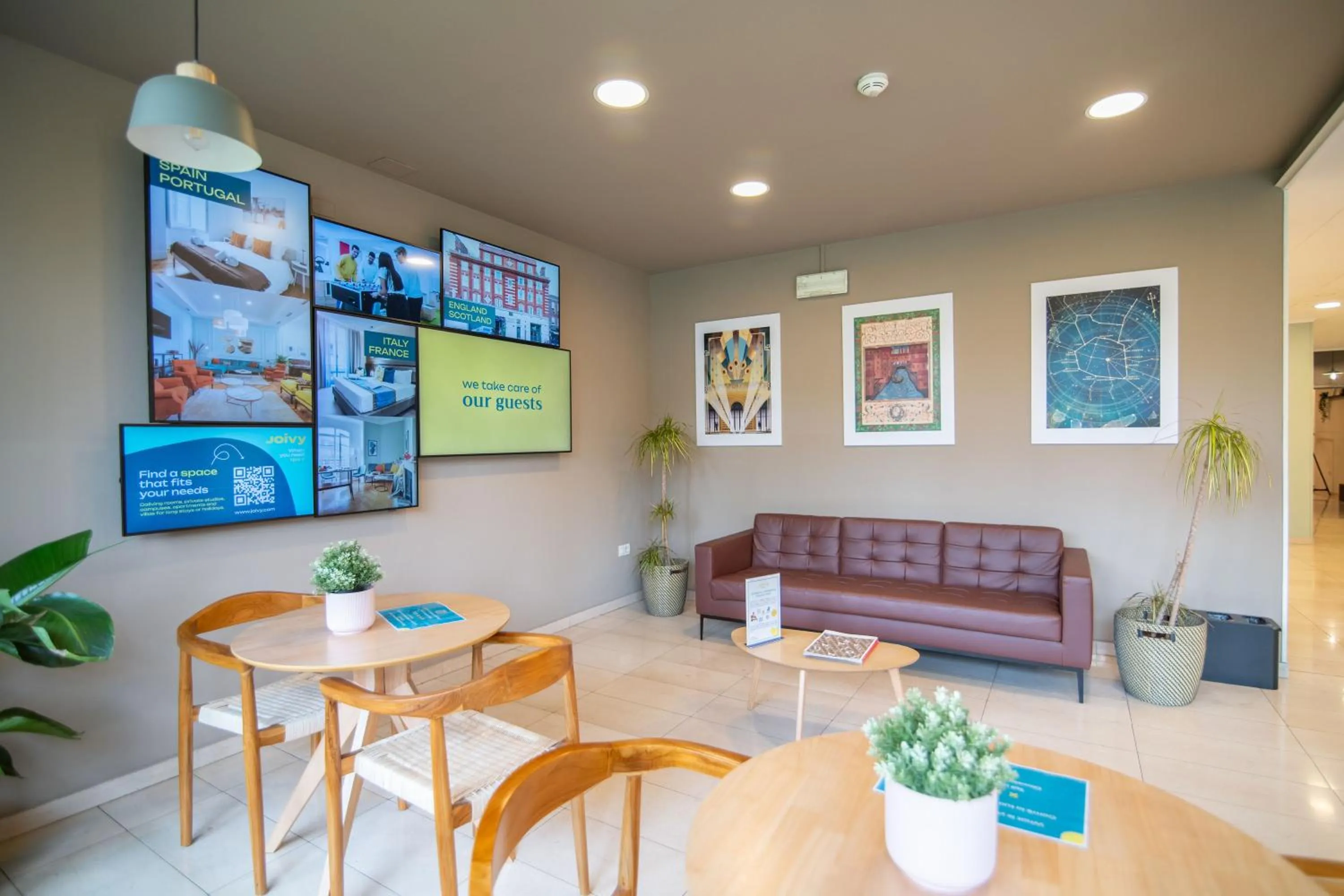 Seating area in Joivy Panigale