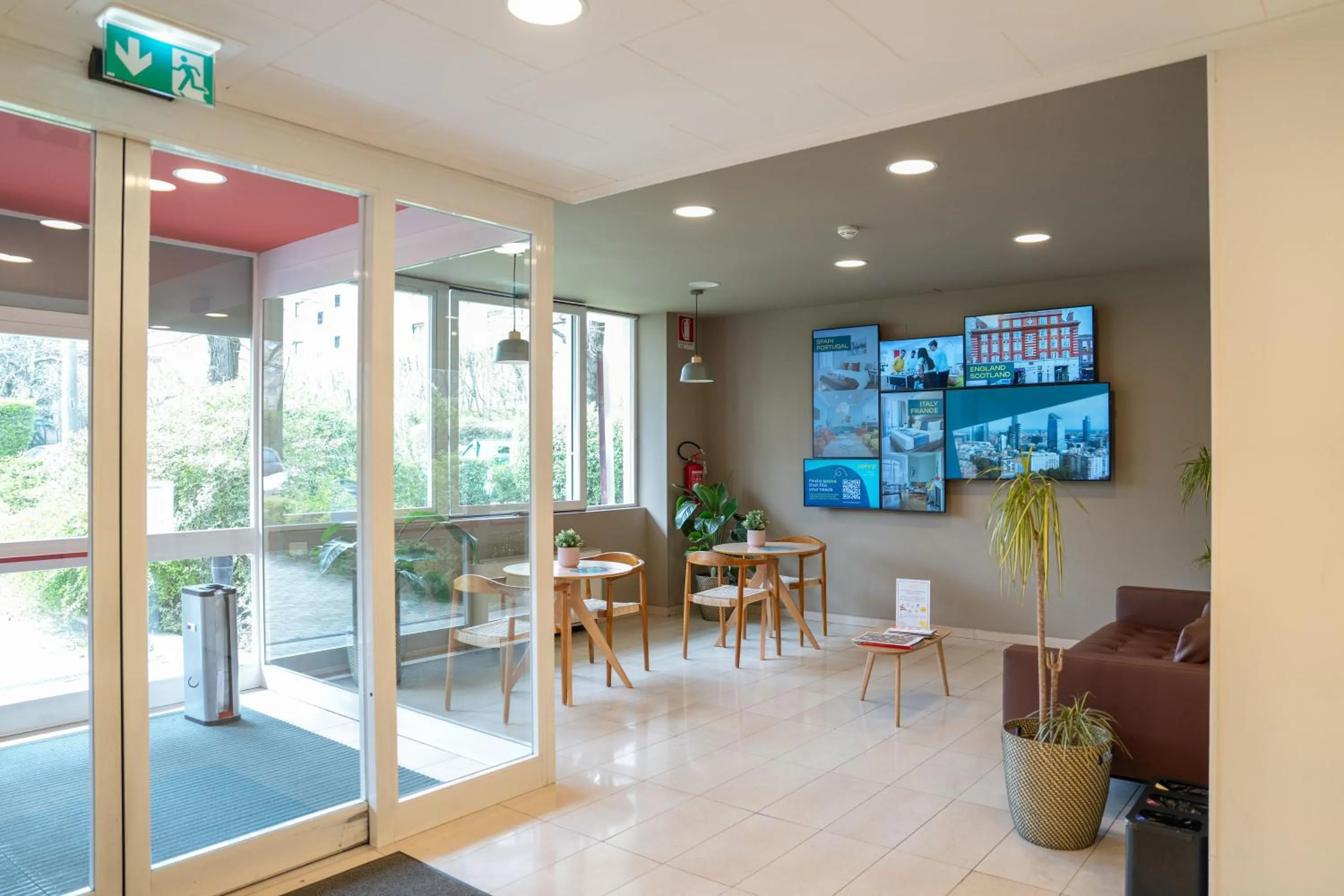 Seating area in Joivy Panigale