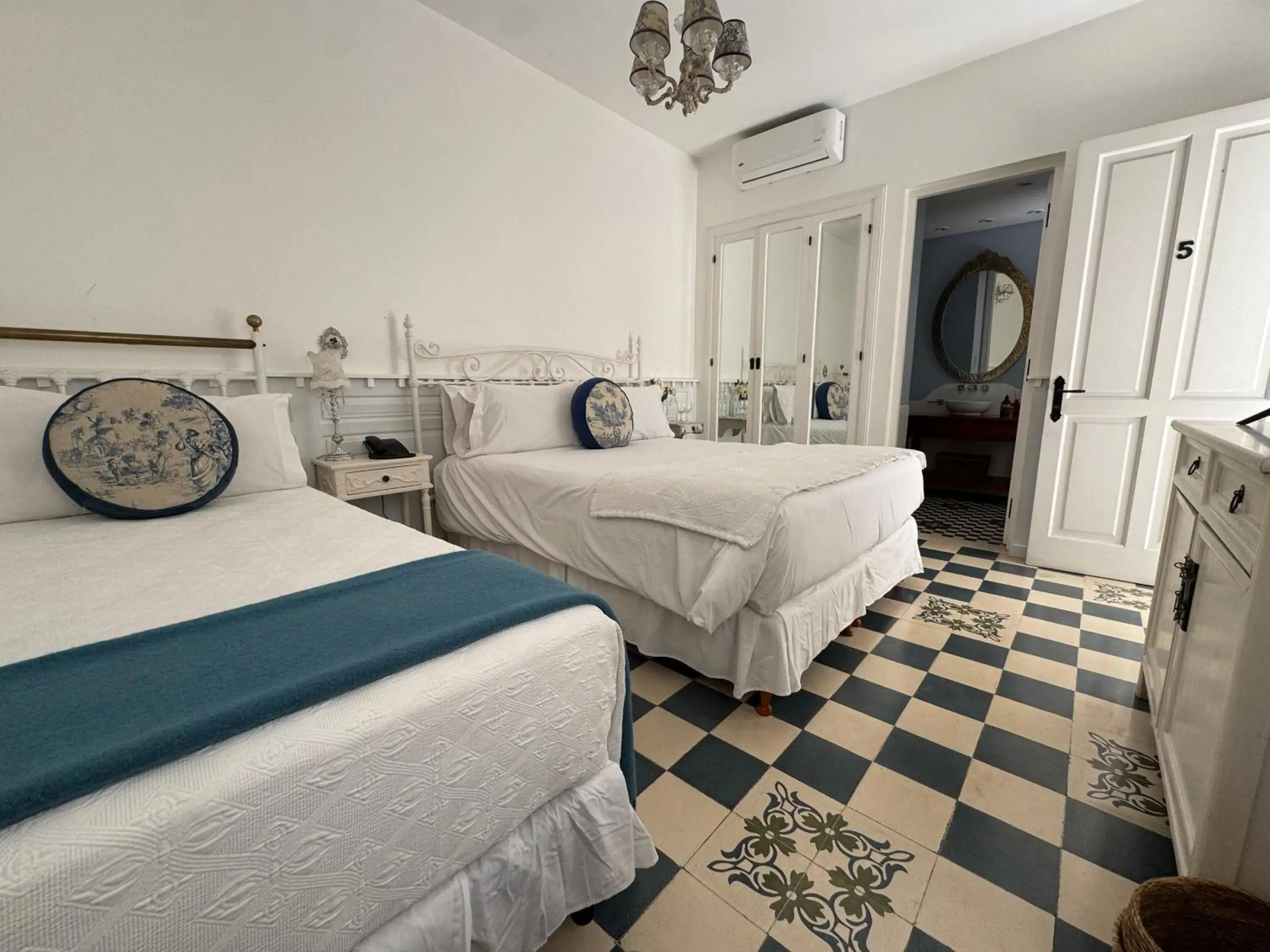 Standard Triple Room in Villa Vicuña Salta Hotel Boutique Standard Triple Room in Villa Vicuña Salta Hotel Boutique