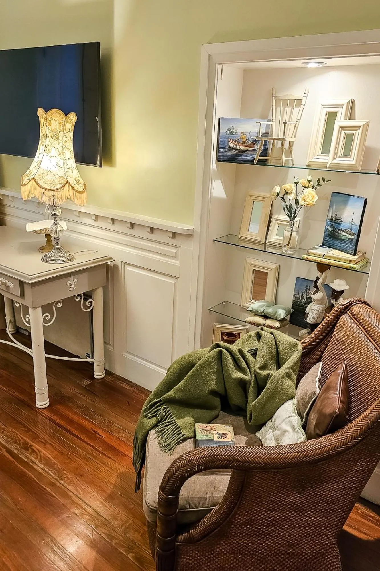 Library in Villa Vicuña Salta Hotel Boutique