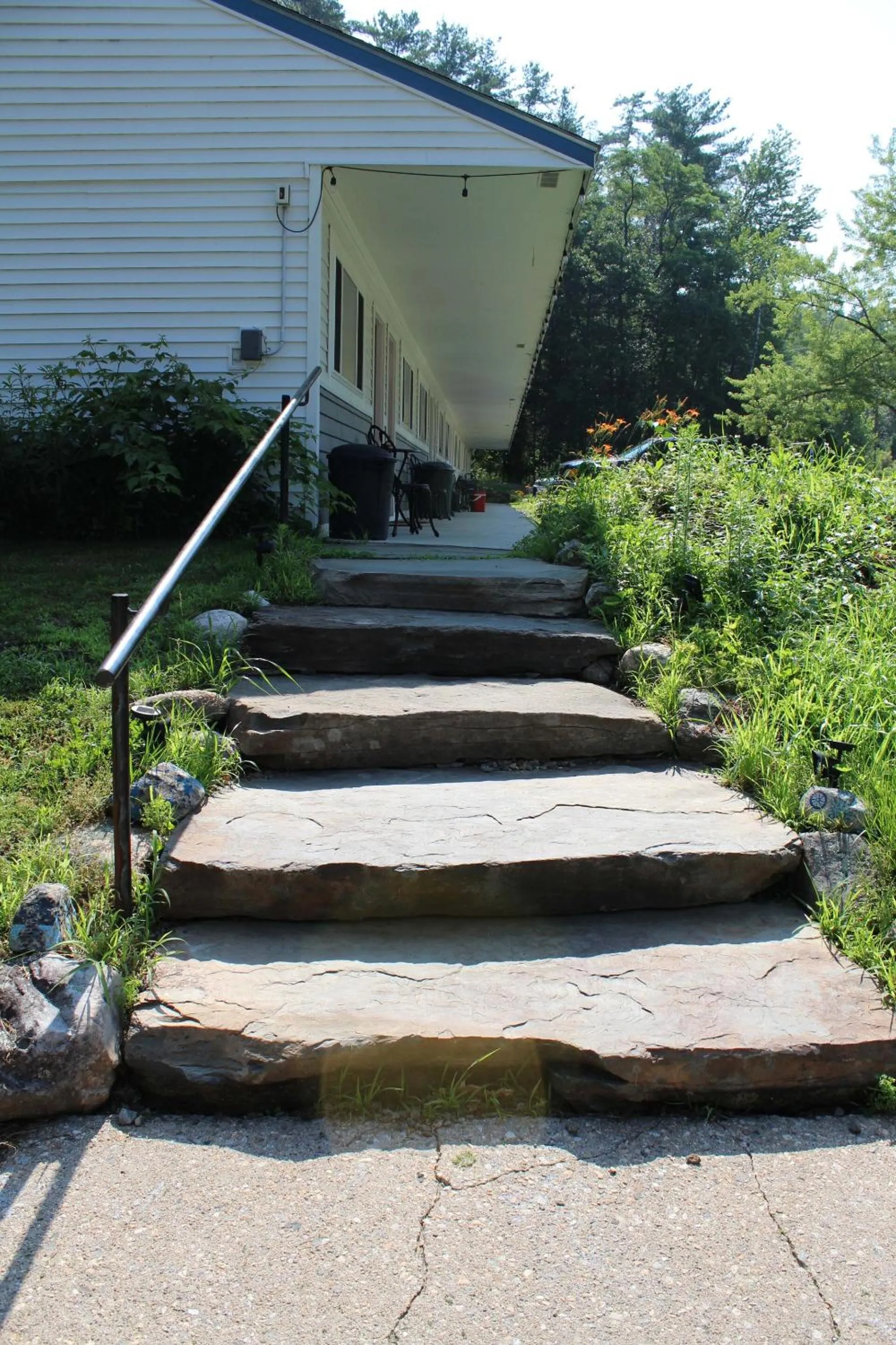 Property building in Yankee Trail Motel