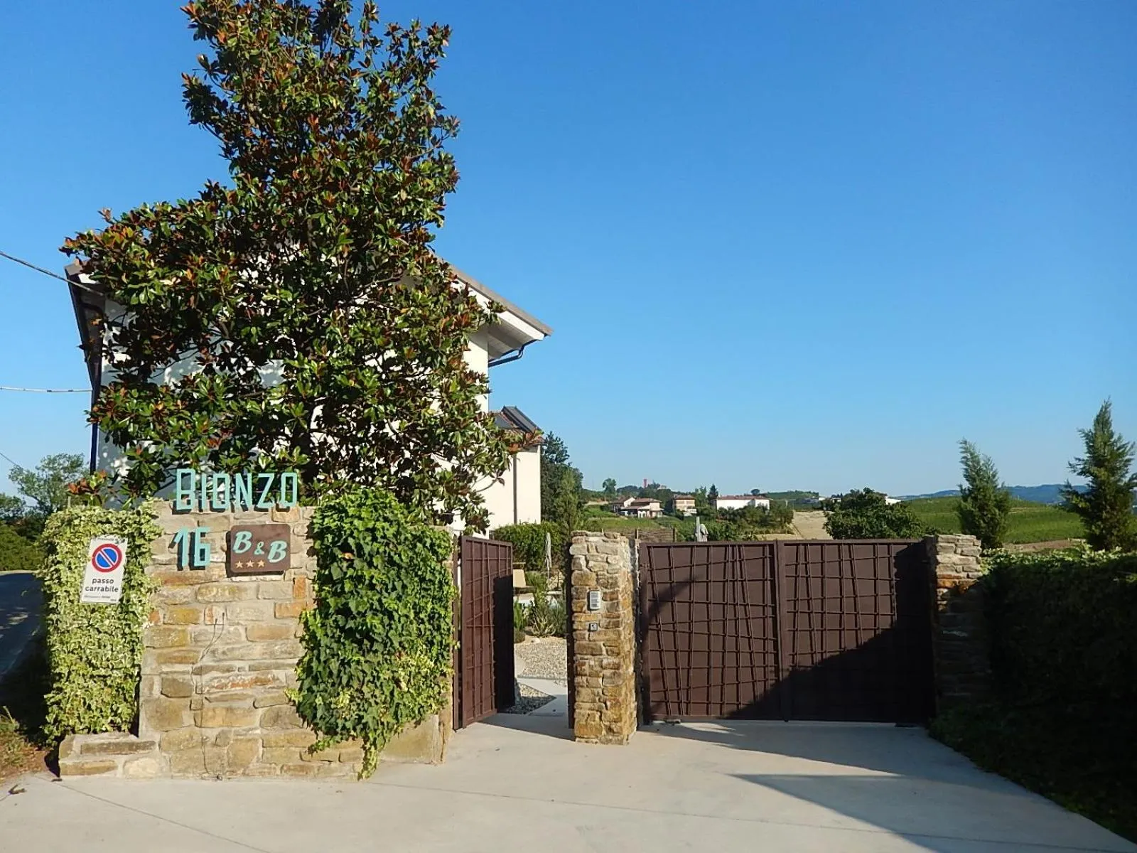 Facade/entrance in B&B Bionzo16