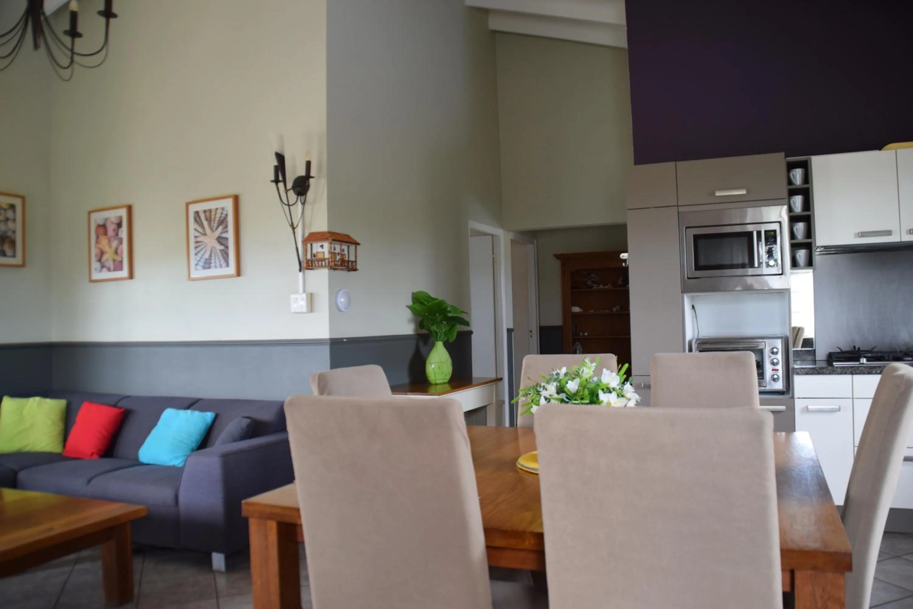 Dining area in La Felicidad Aruba