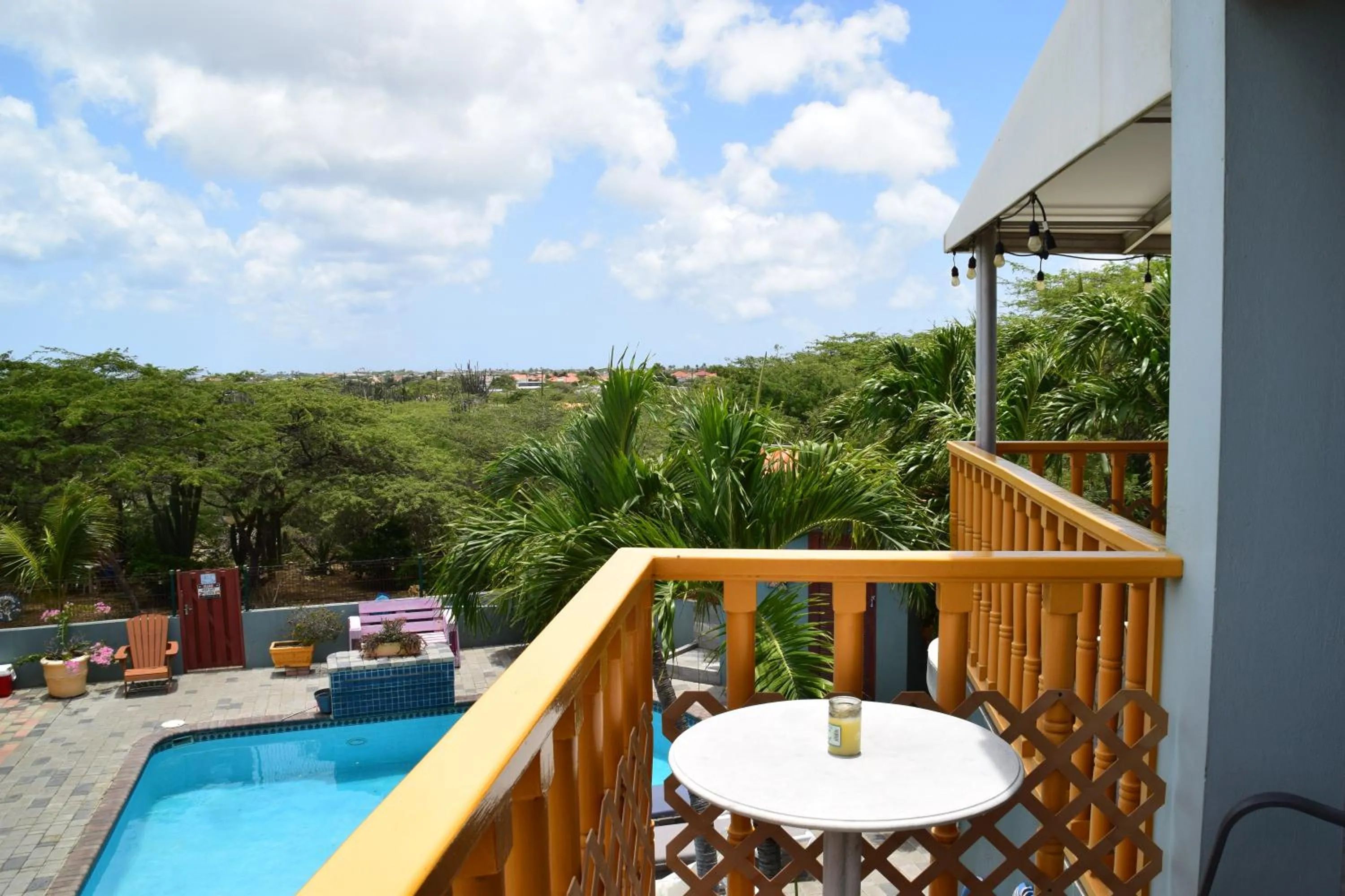 Pool view in La Felicidad Aruba
