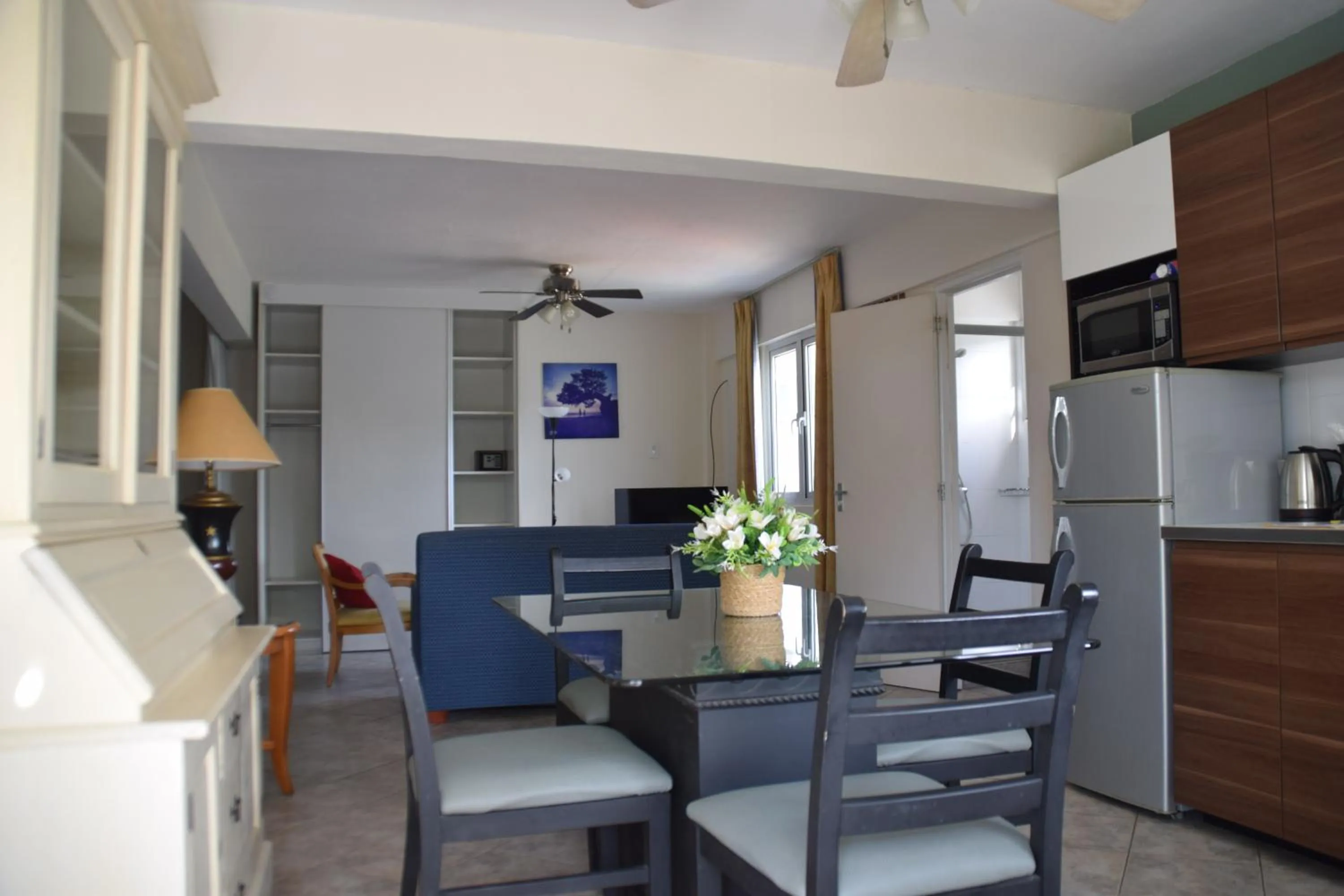 Photo of the whole room in La Felicidad Aruba