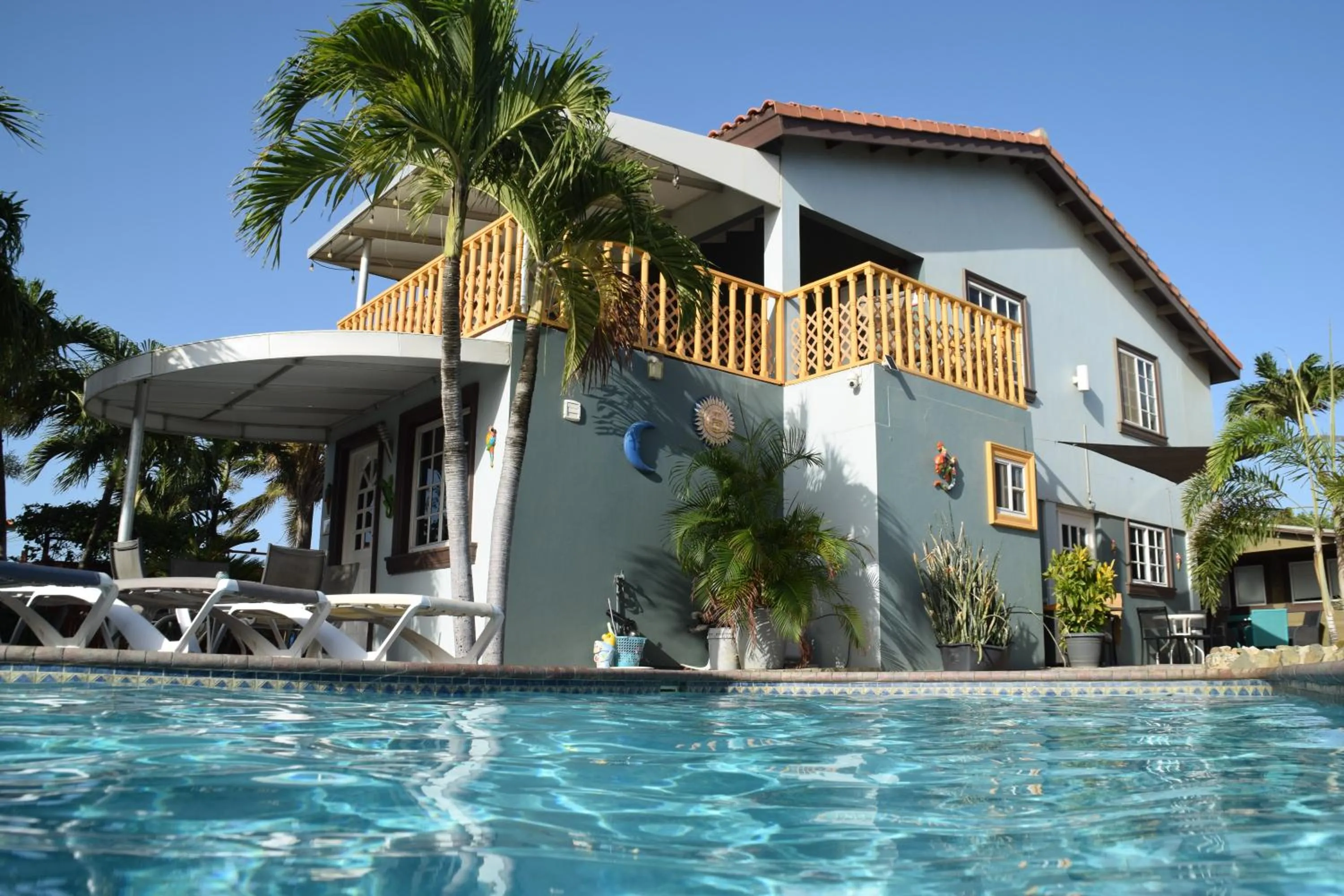 Pool view in La Felicidad Aruba