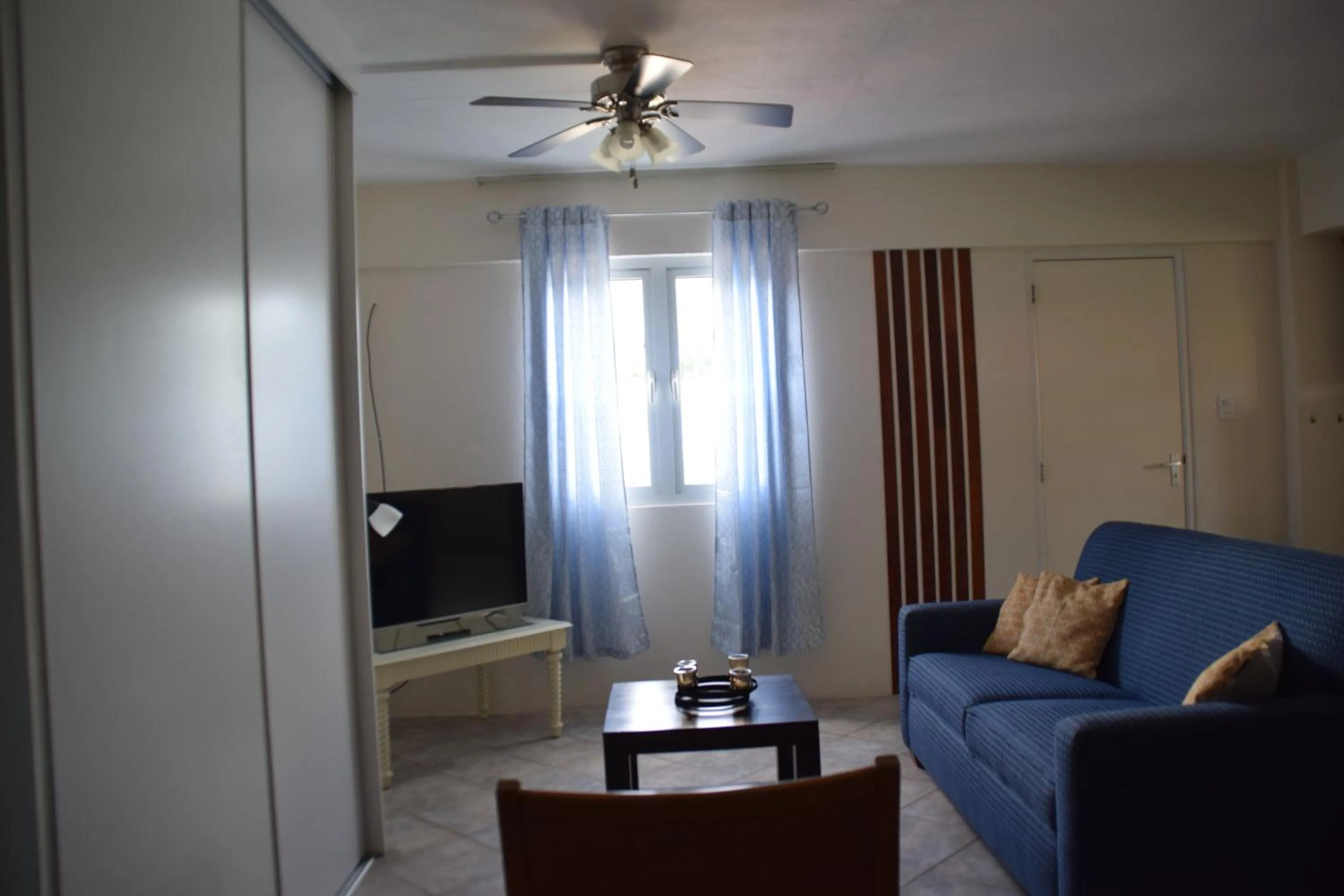 Photo of the whole room in La Felicidad Aruba