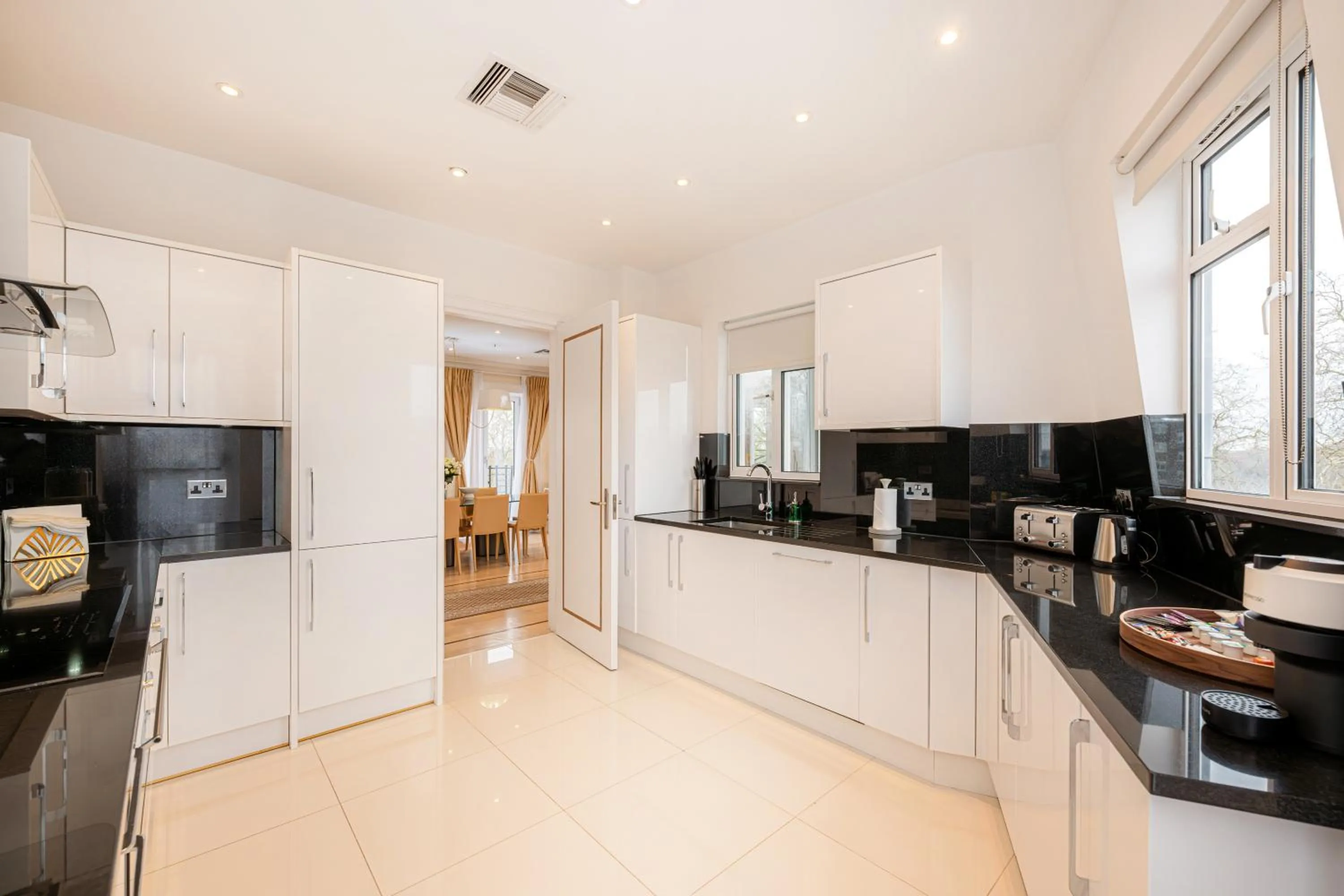 kitchen in Fountain House Apartments - London