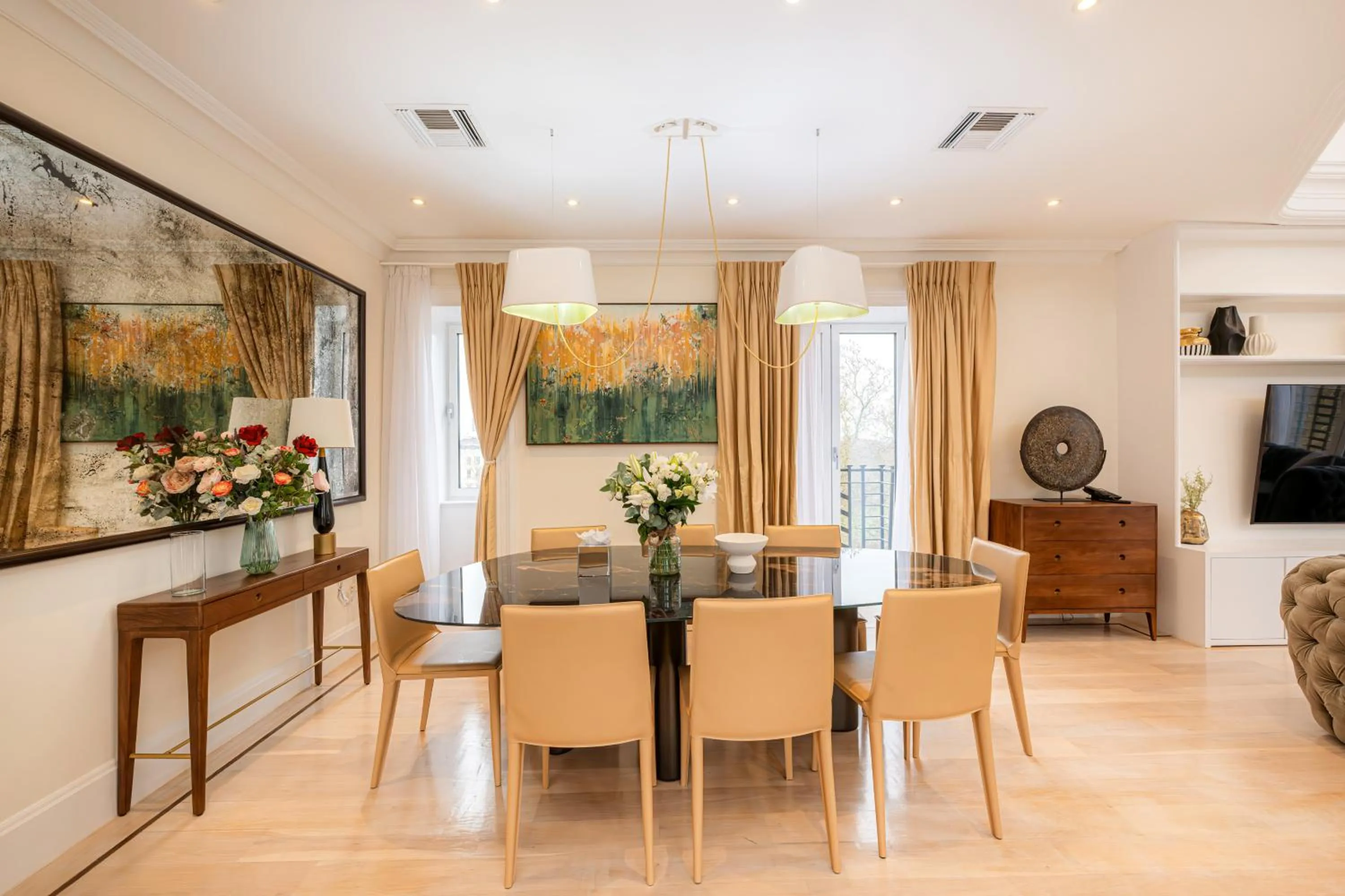 Dining area in Fountain House Apartments - London