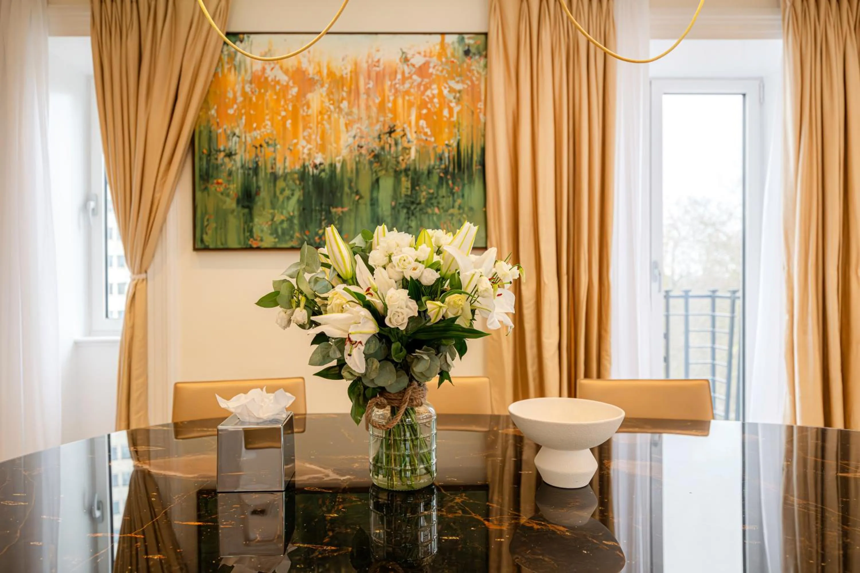 Dining area in Fountain House Apartments - London