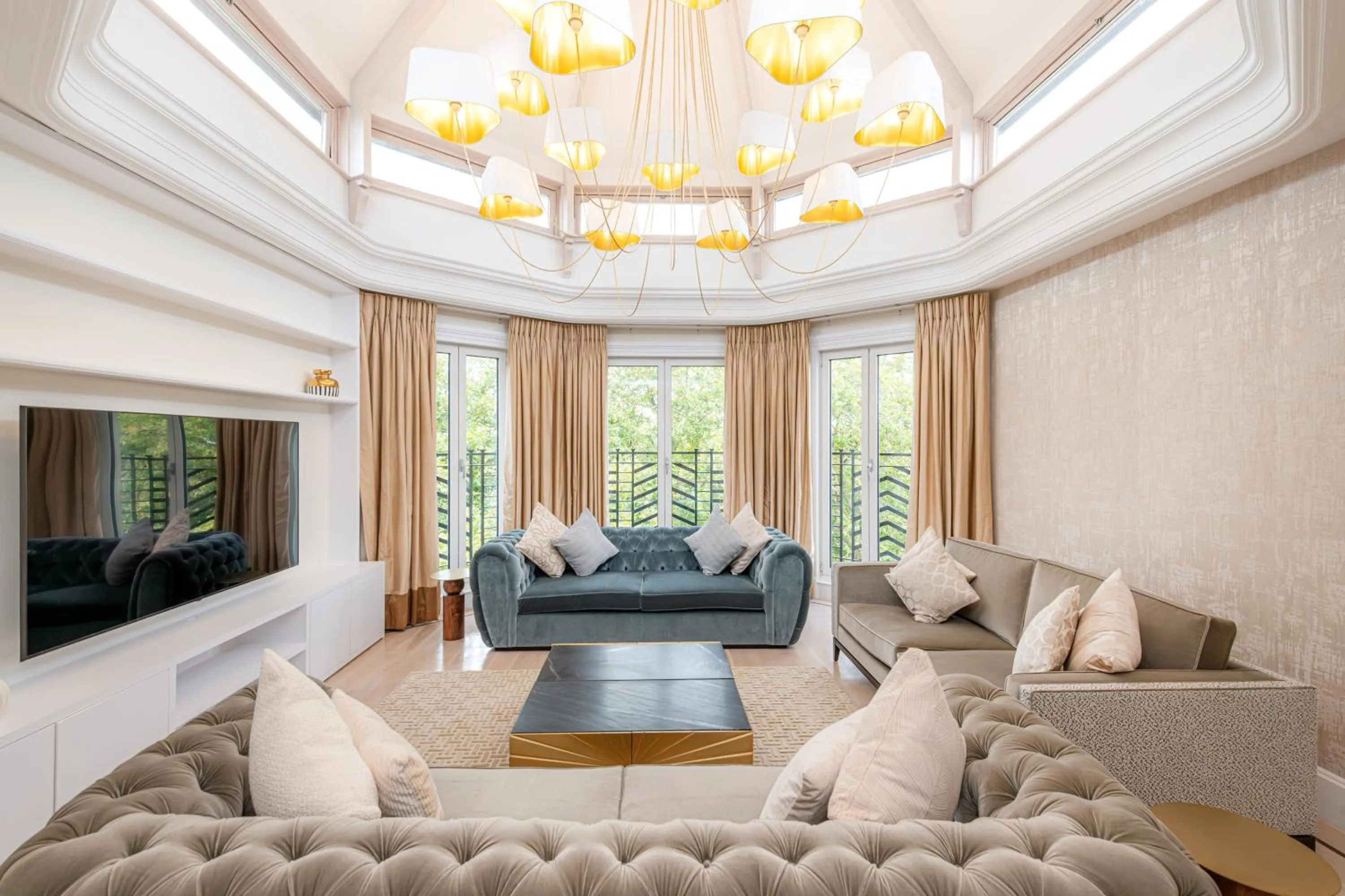 Living room in Fountain House Apartments - London