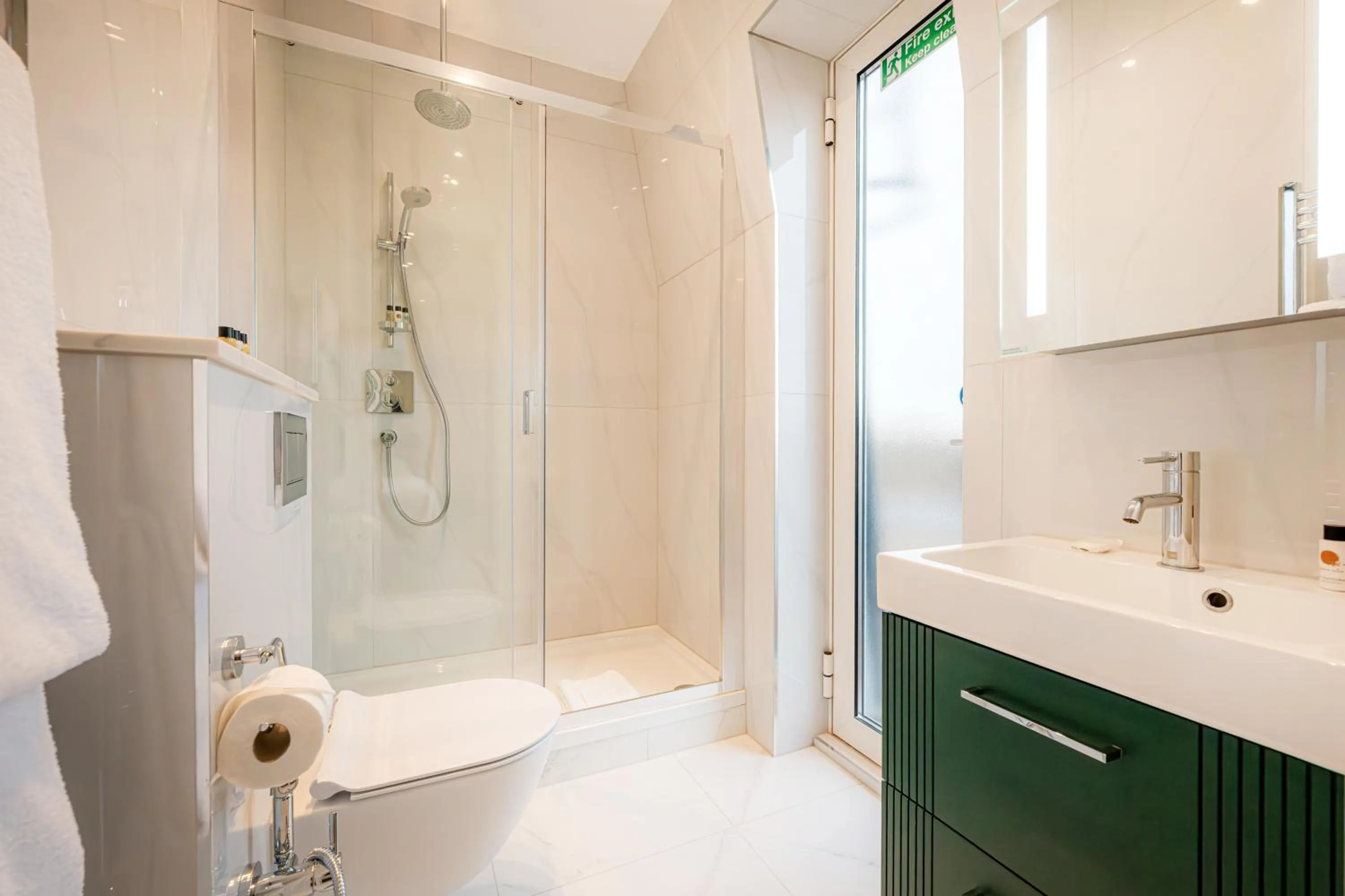 Shower in Fountain House Apartments - London