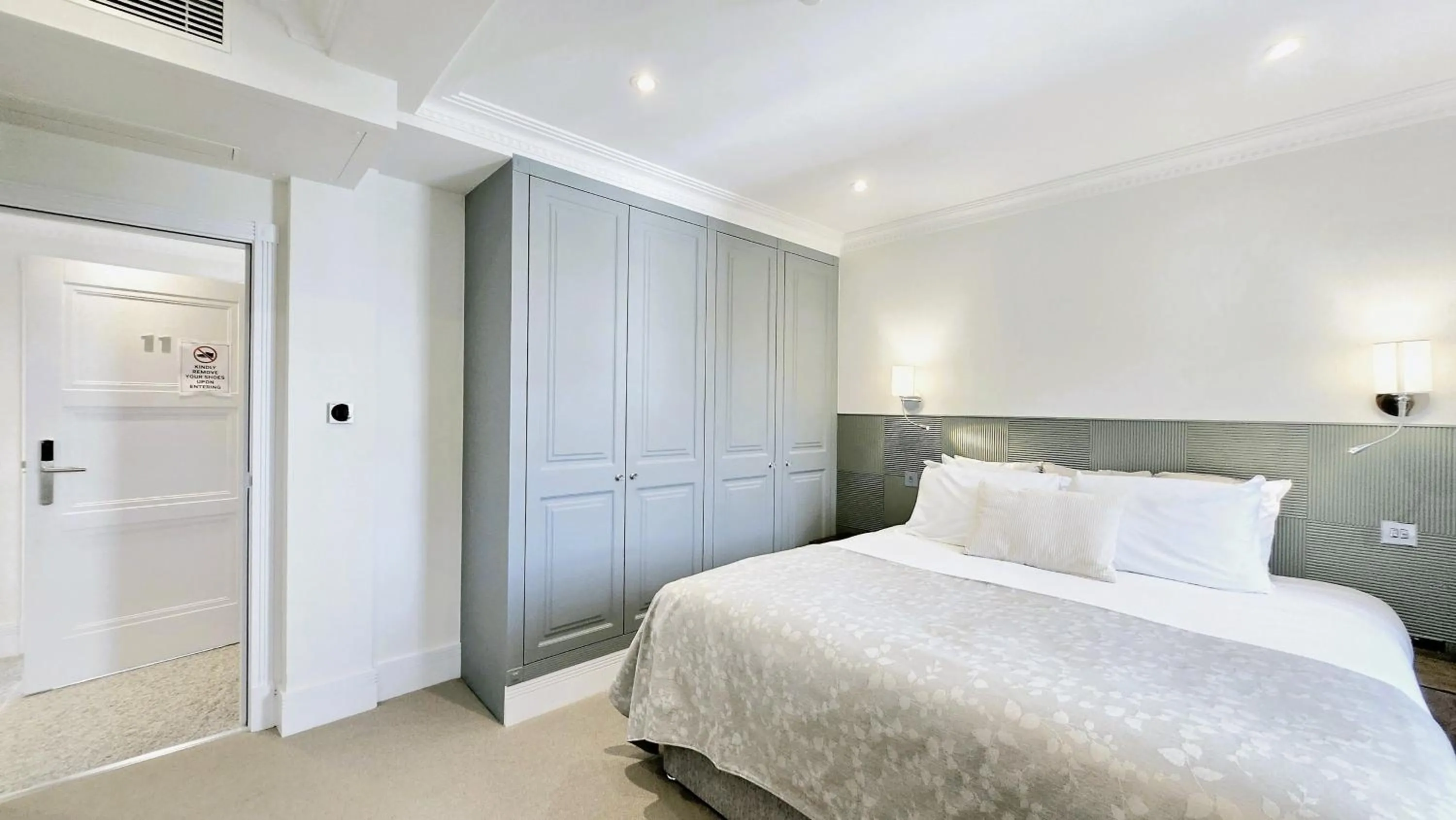 Bed in Fountain House Apartments - London