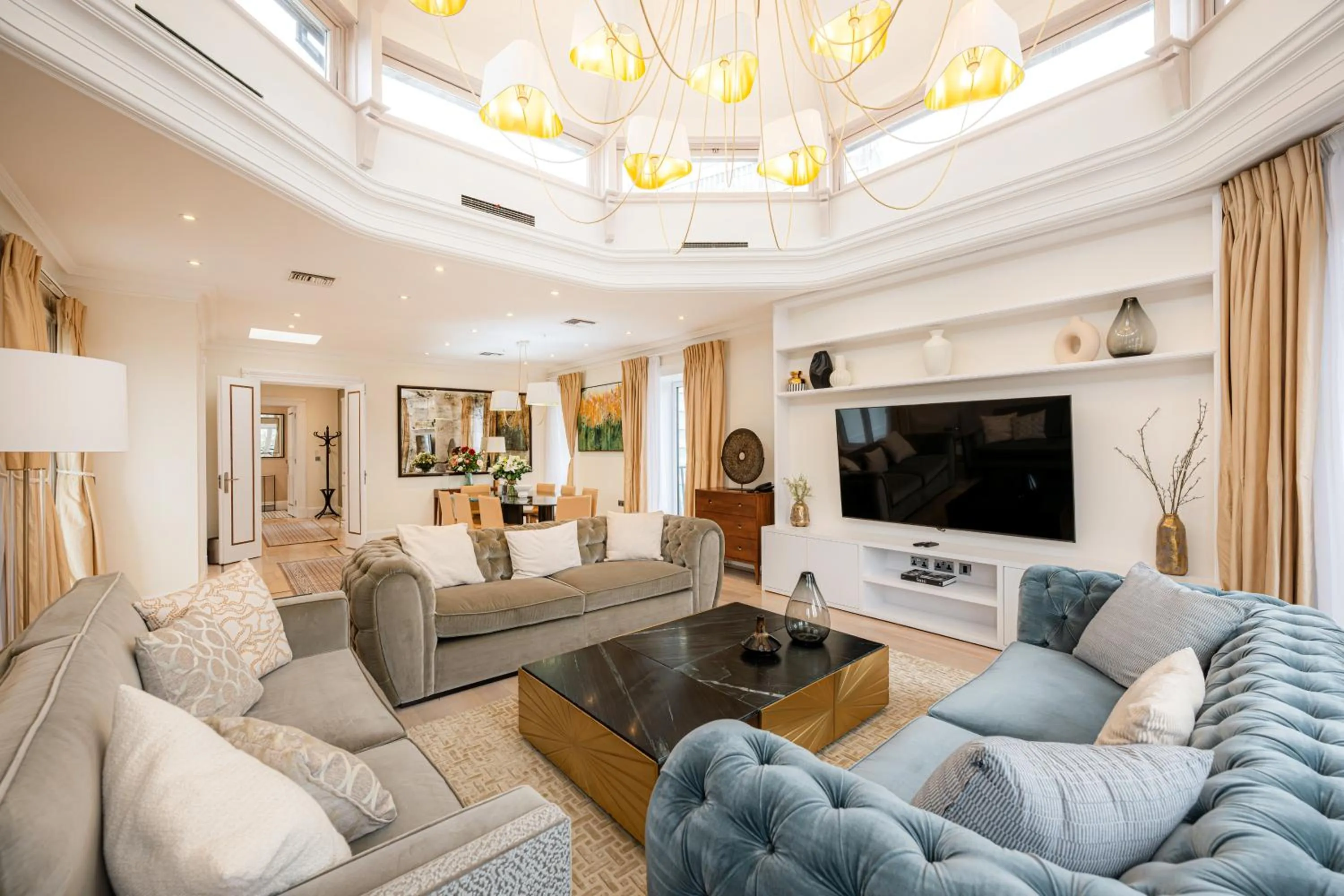 Living room in Fountain House Apartments - London