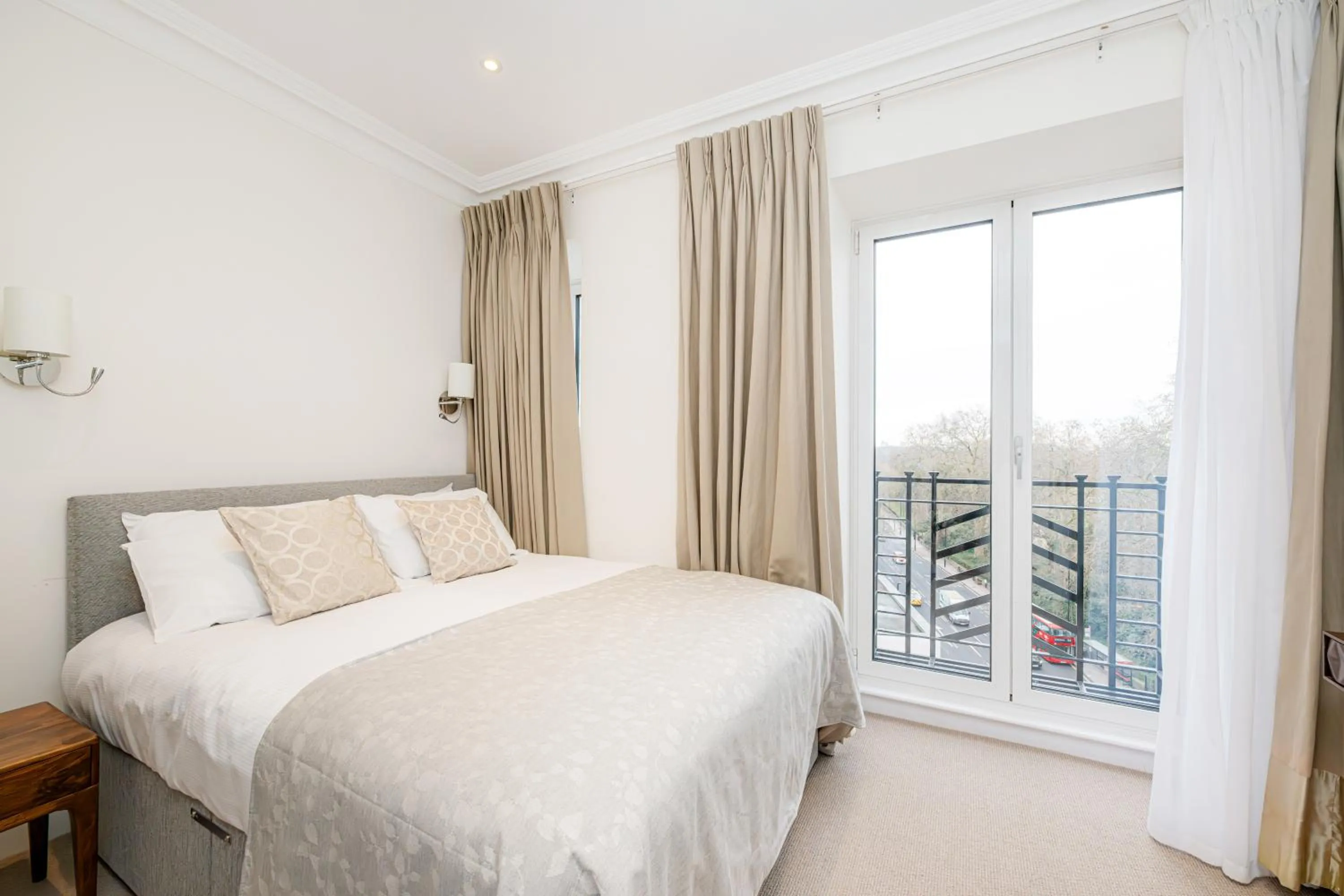 Bed in Fountain House Apartments - London