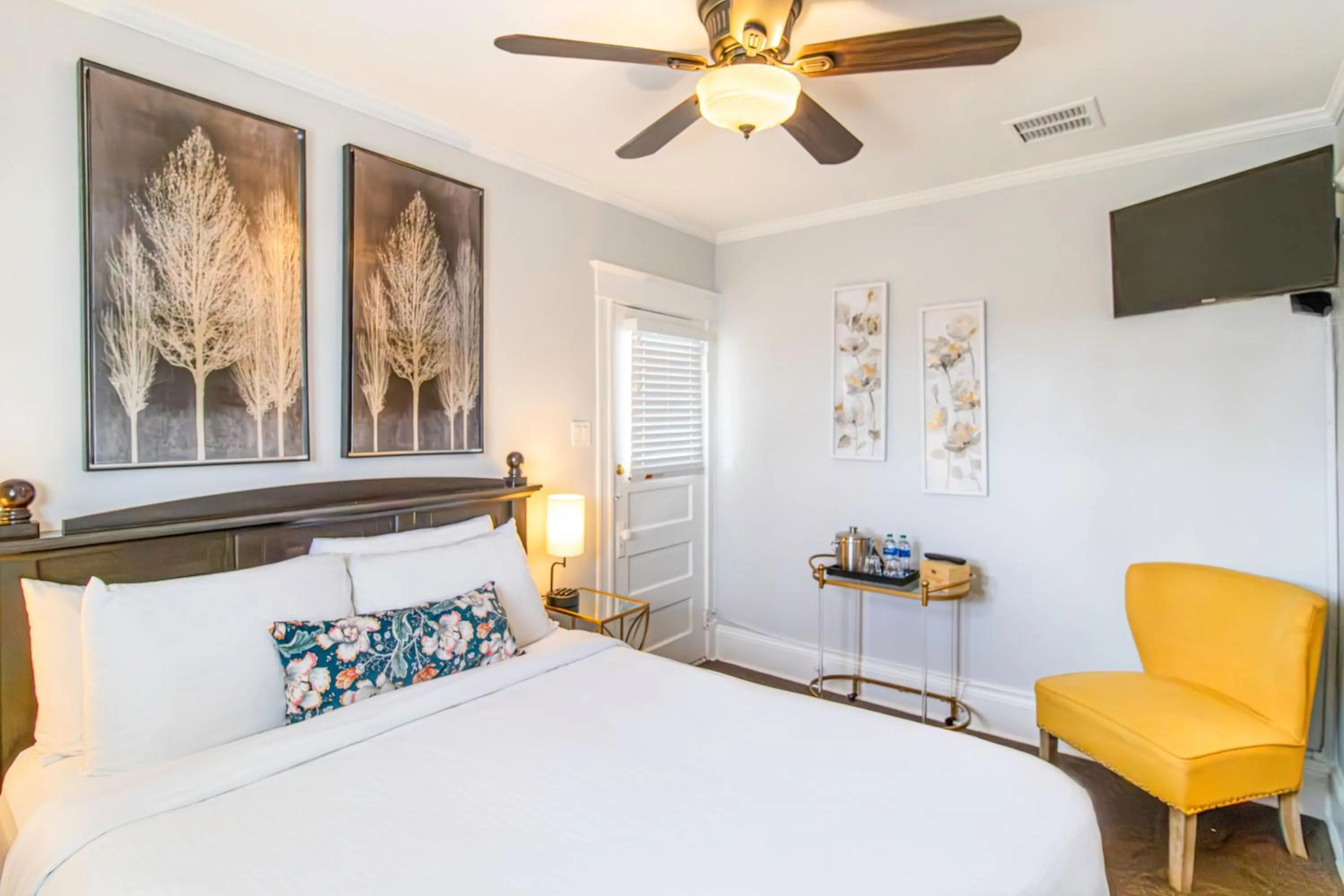 Bed in Hemingway House Bed and Breakfast