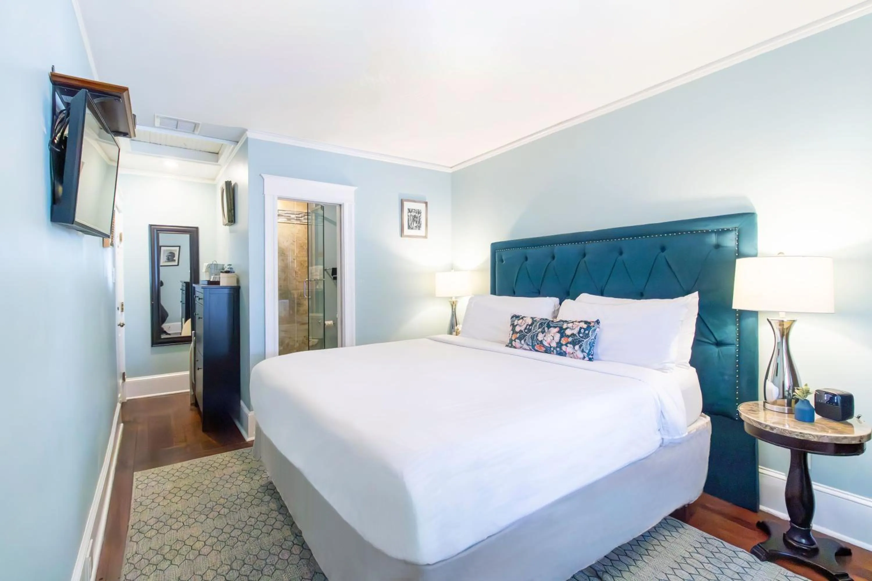 Bed in Hemingway House Bed and Breakfast