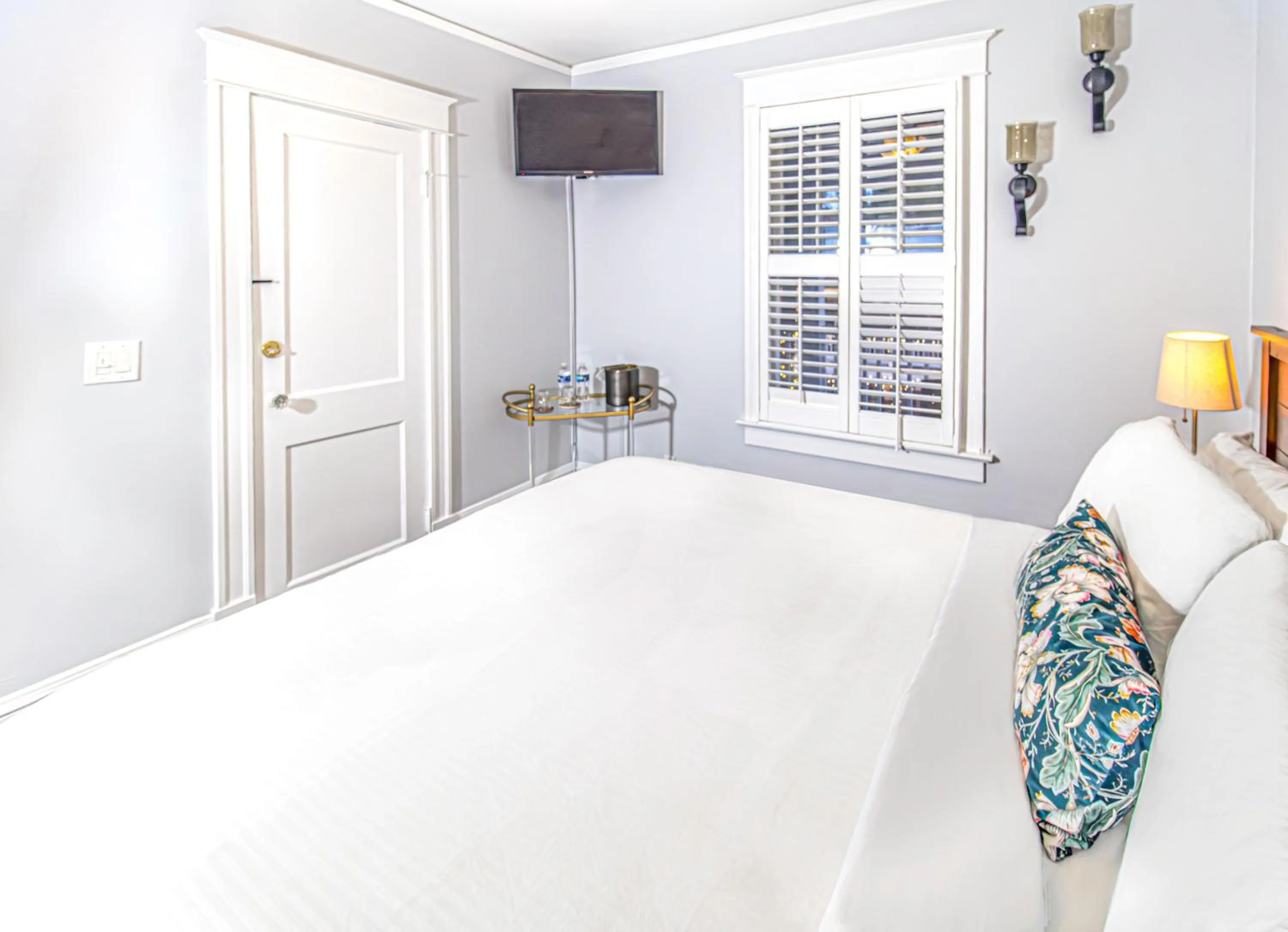 Bed in Hemingway House Bed and Breakfast