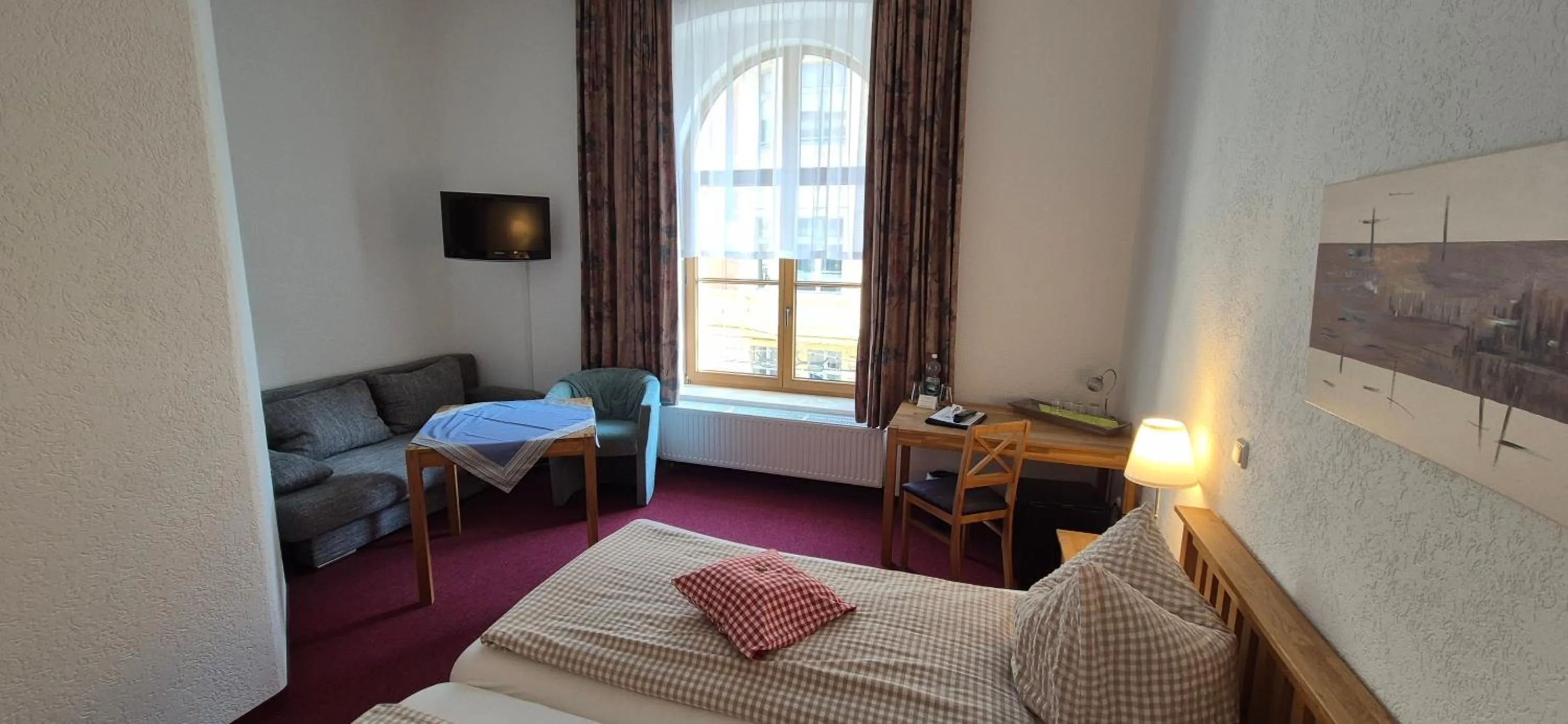 Photo of the whole room, Bed in Hotel Meridian