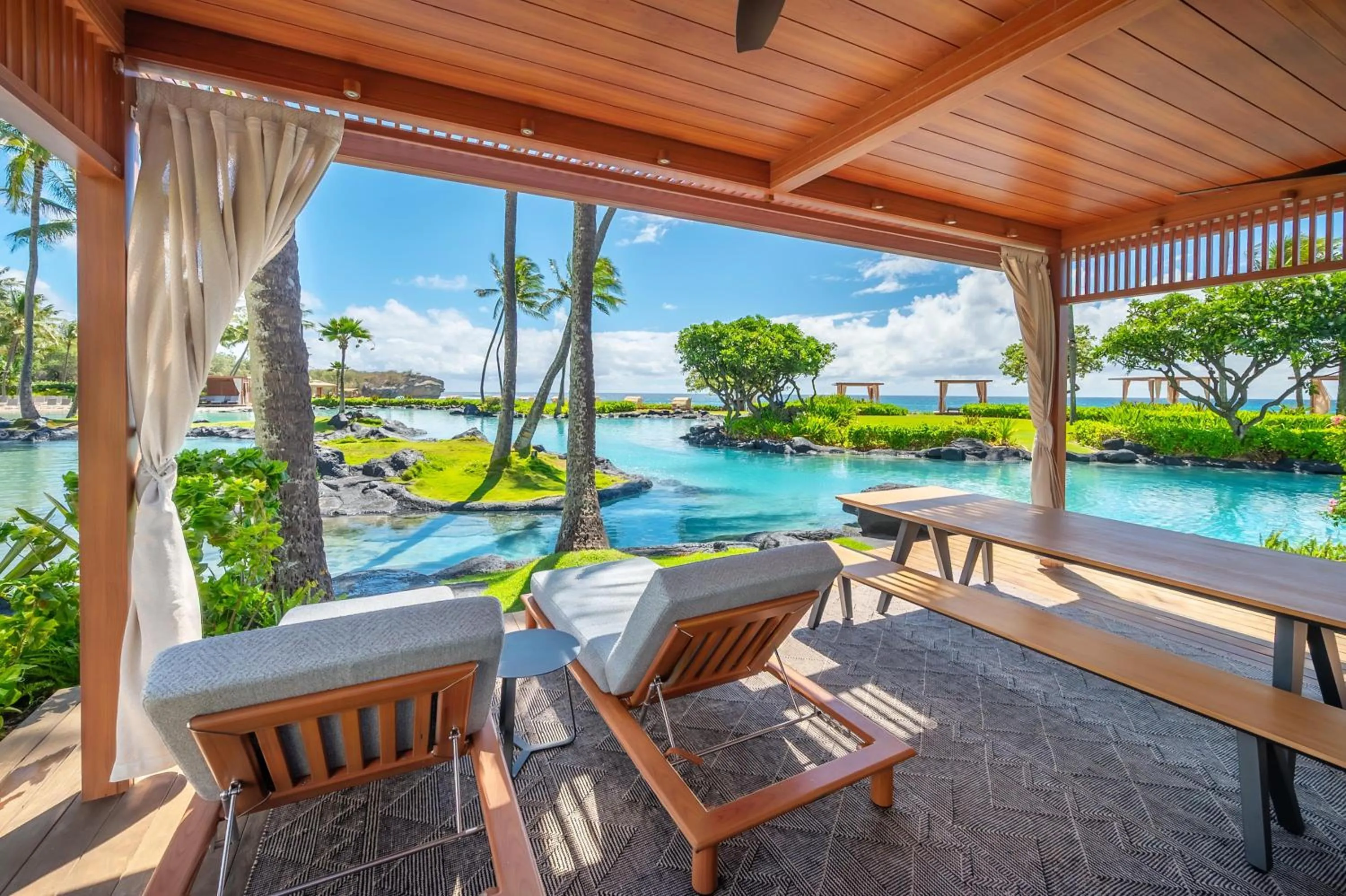 Swimming pool in Grand Hyatt Kauai Resort & Spa