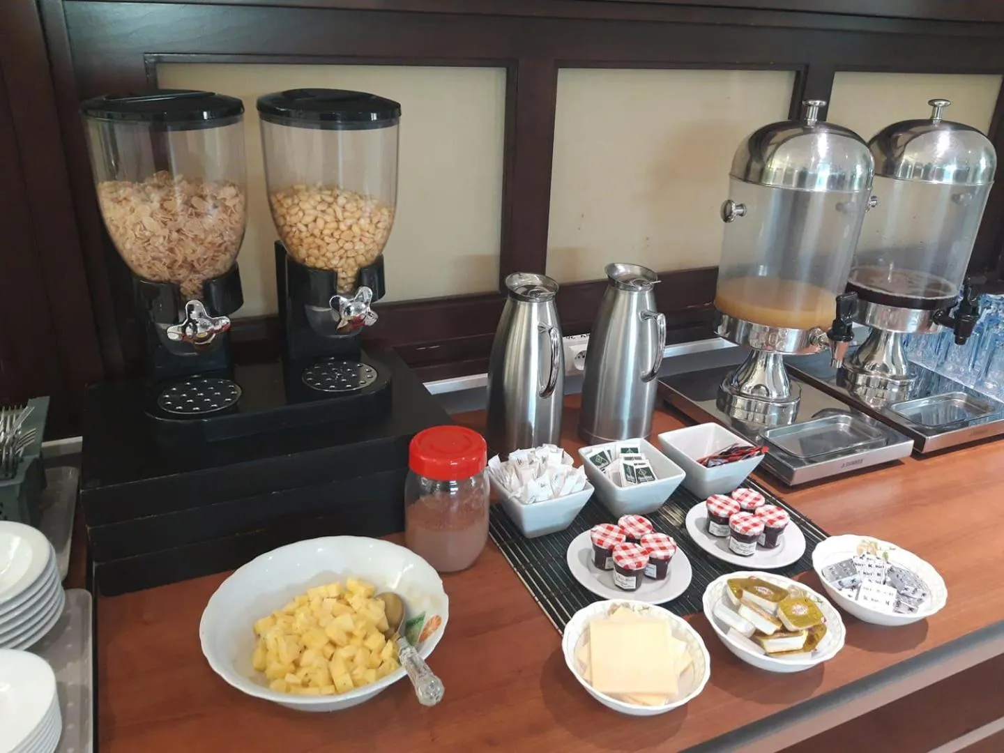 Restaurant/places to eat in Hotel Sarah Nui