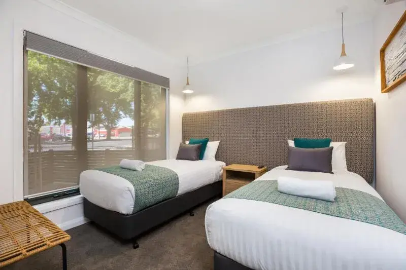 Three-Bedroom Apartment in National Hotel Complex Bendigo Three-Bedroom Apartment in National Hotel Complex Bendigo