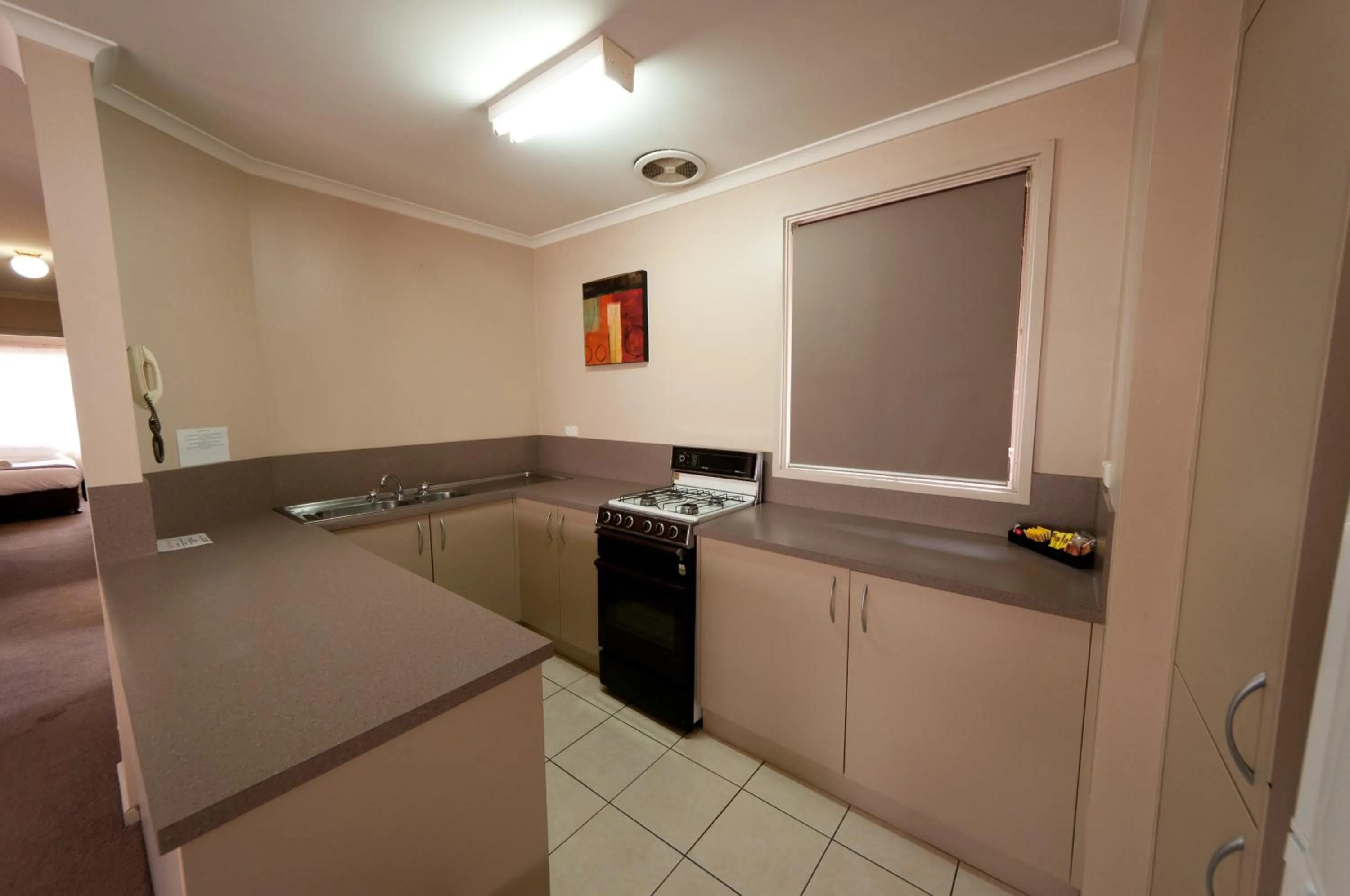 Kitchen or kitchenette in National Hotel Complex Bendigo